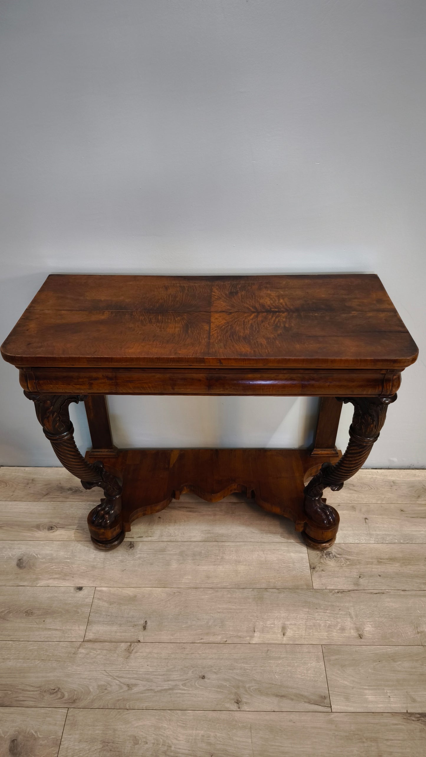 81537 Antica console in legno con cassetti