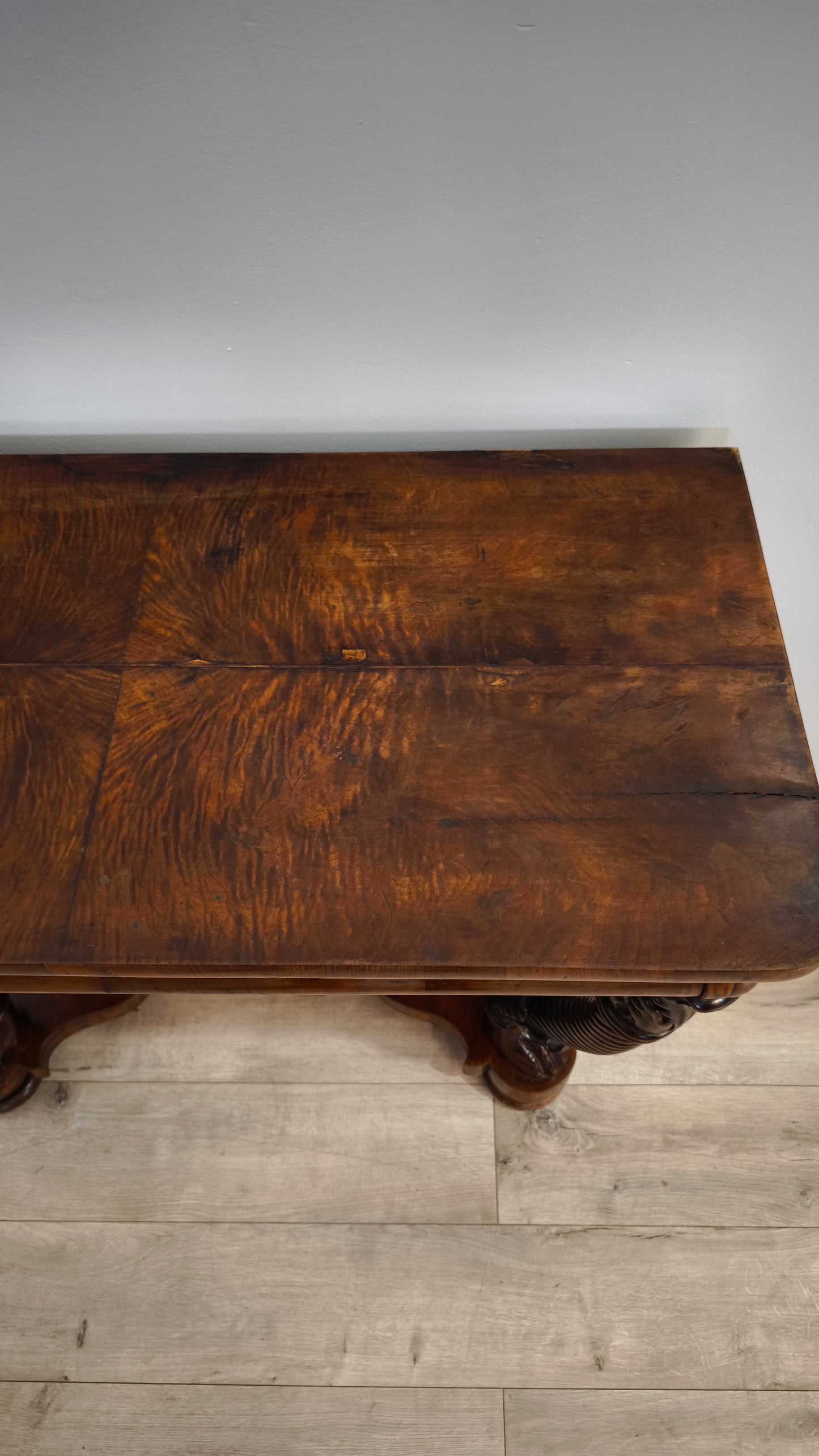 81537 Antica console in legno con cassetti
