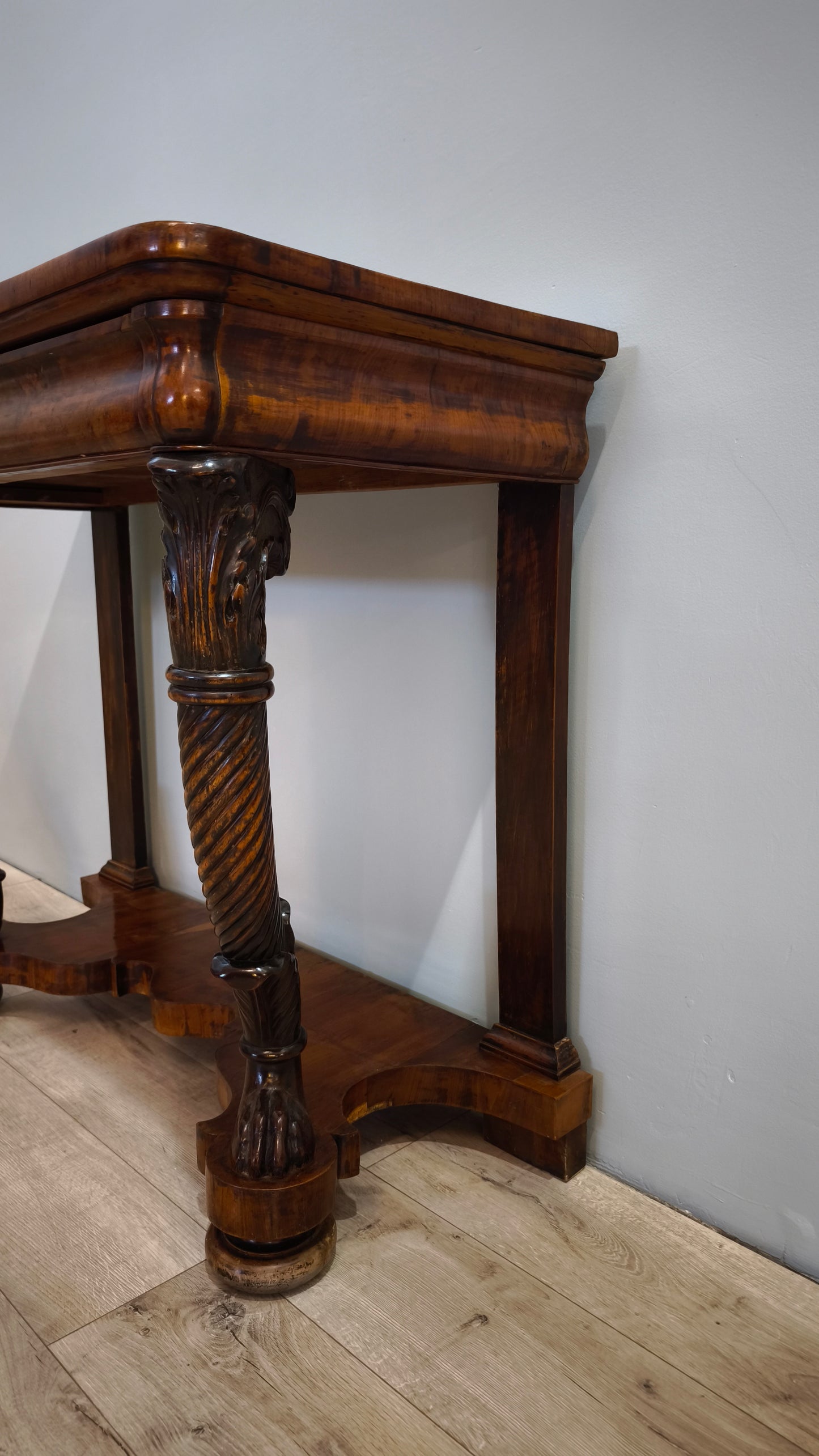 81537 Antica console in legno con cassetti