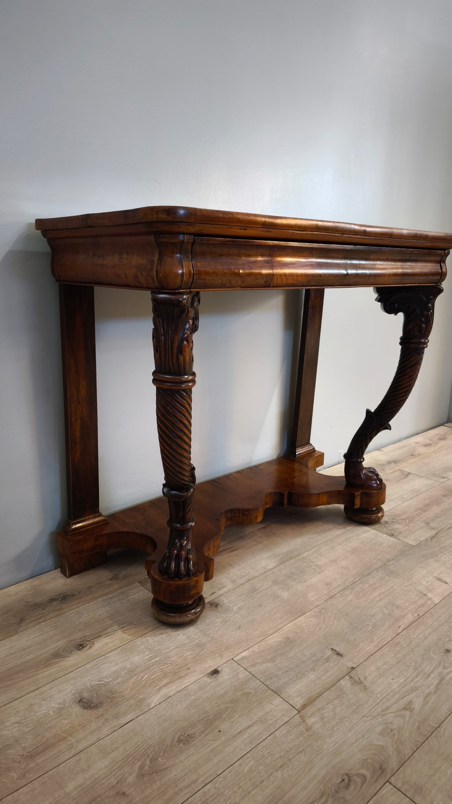 81537 Antica console in legno con cassetti