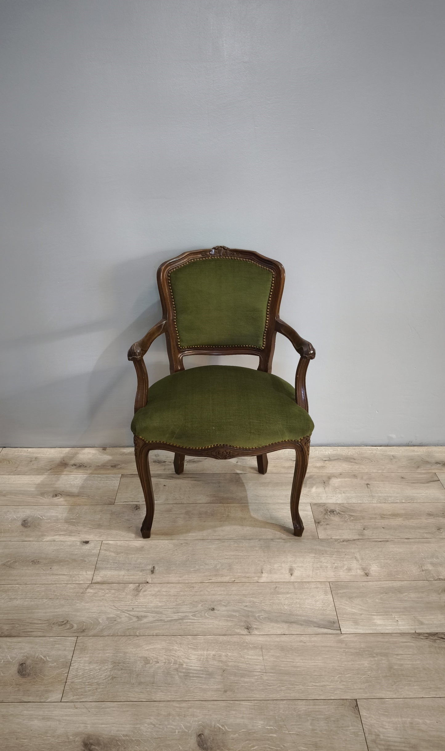 81529 Poltroncina in legno e tessuto verde