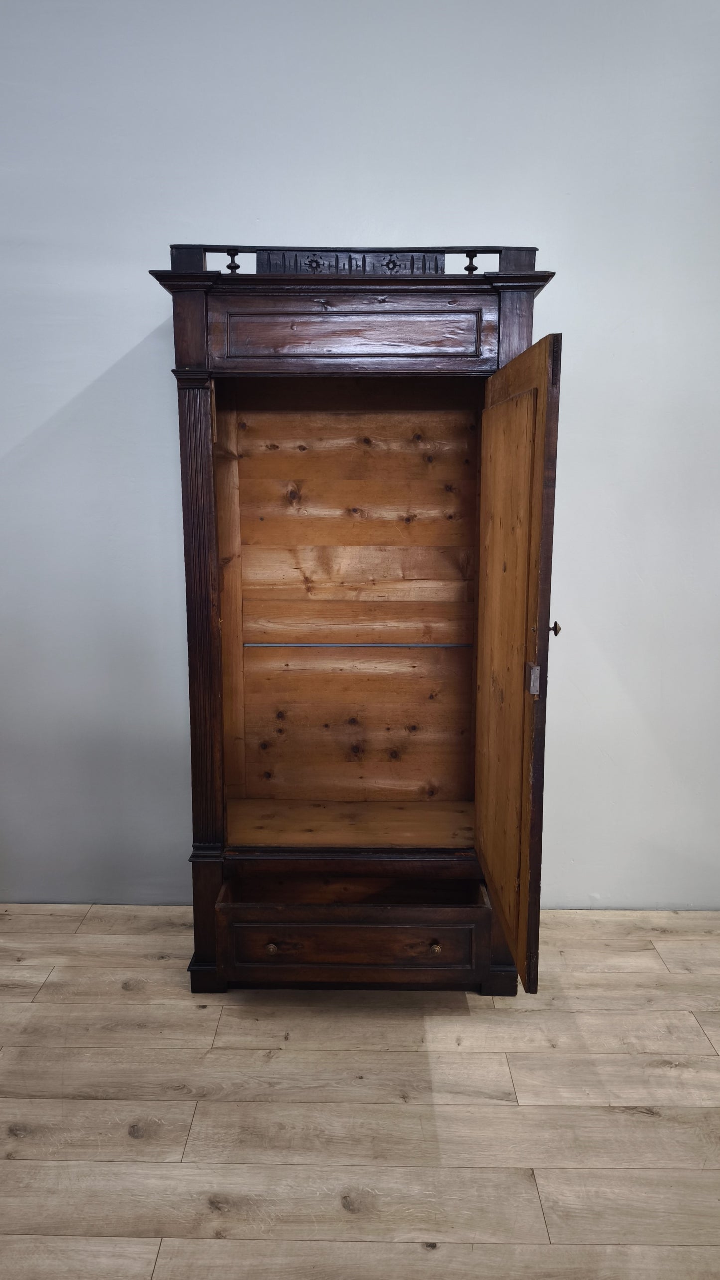 81534 Armadio in legno un' anta a specchio
