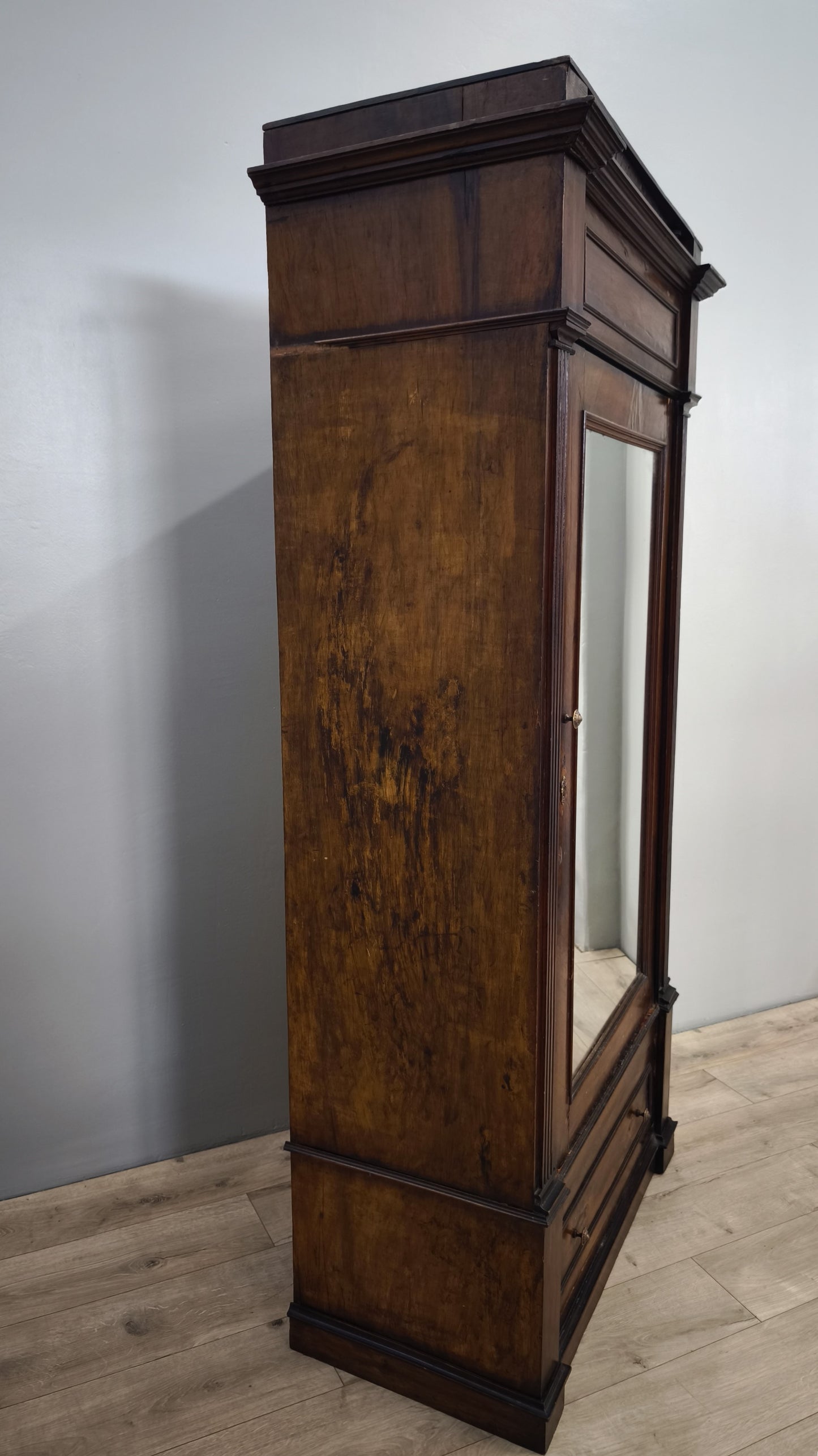 81534 Armadio in legno un' anta a specchio
