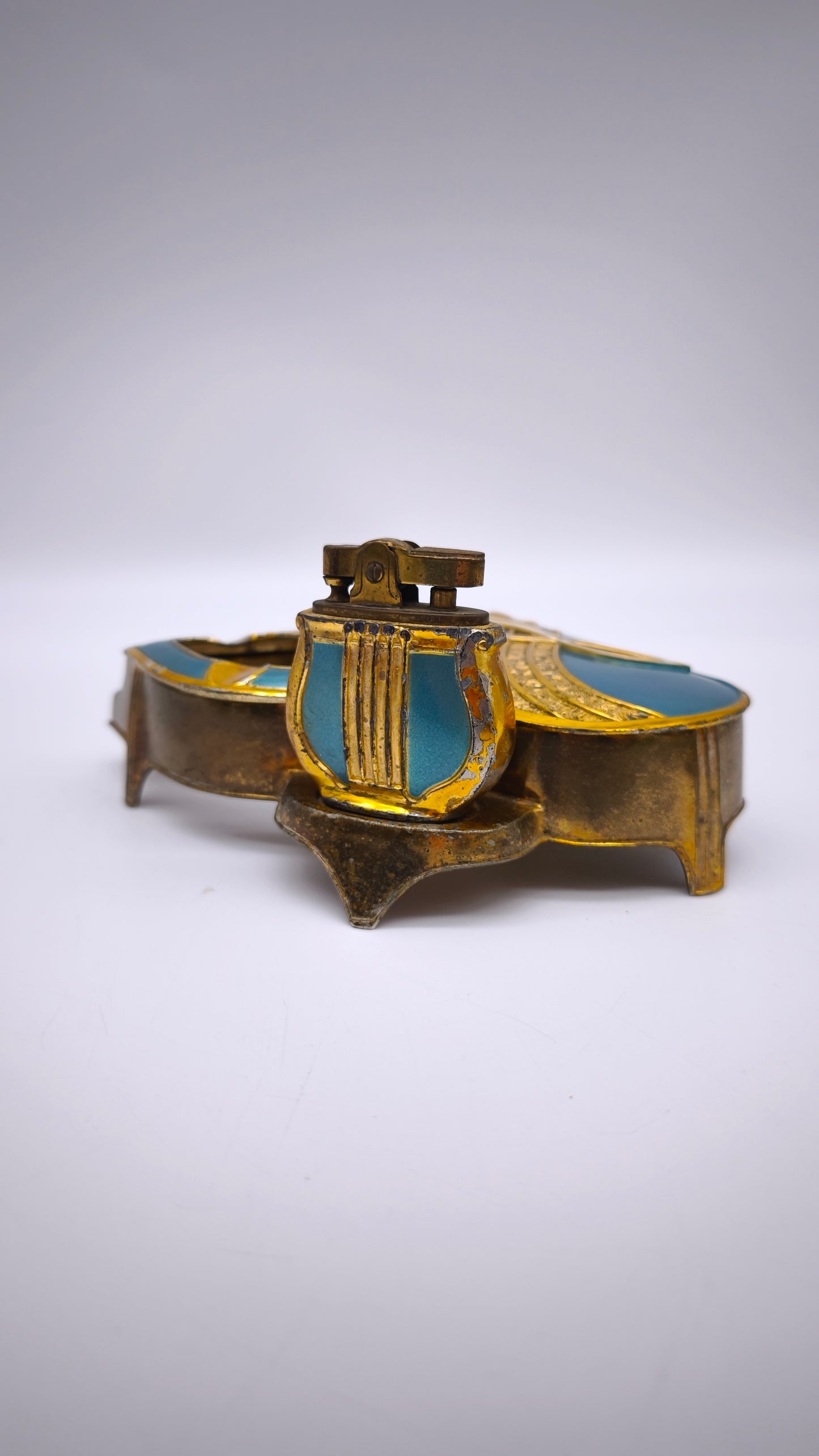 81640 Set fumo da tavolo forma pianoforte, anni '70