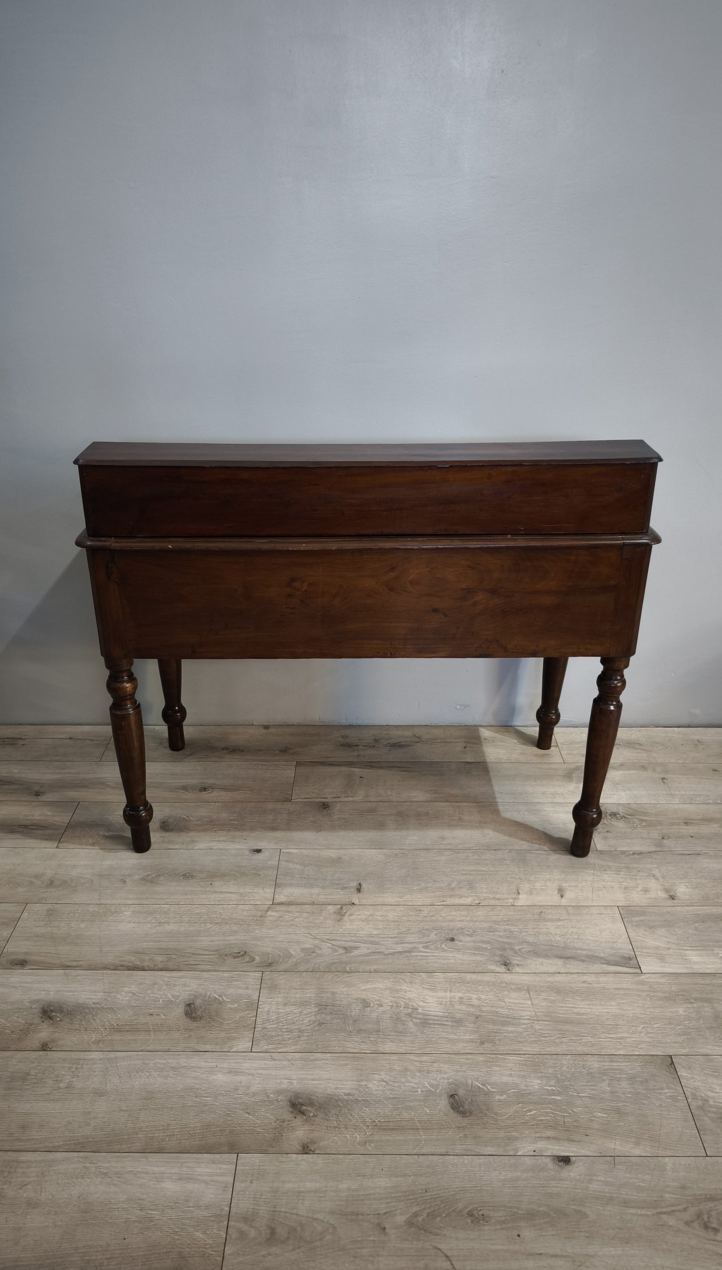 81667 Scrittoio in legno con cassetti e piano verde