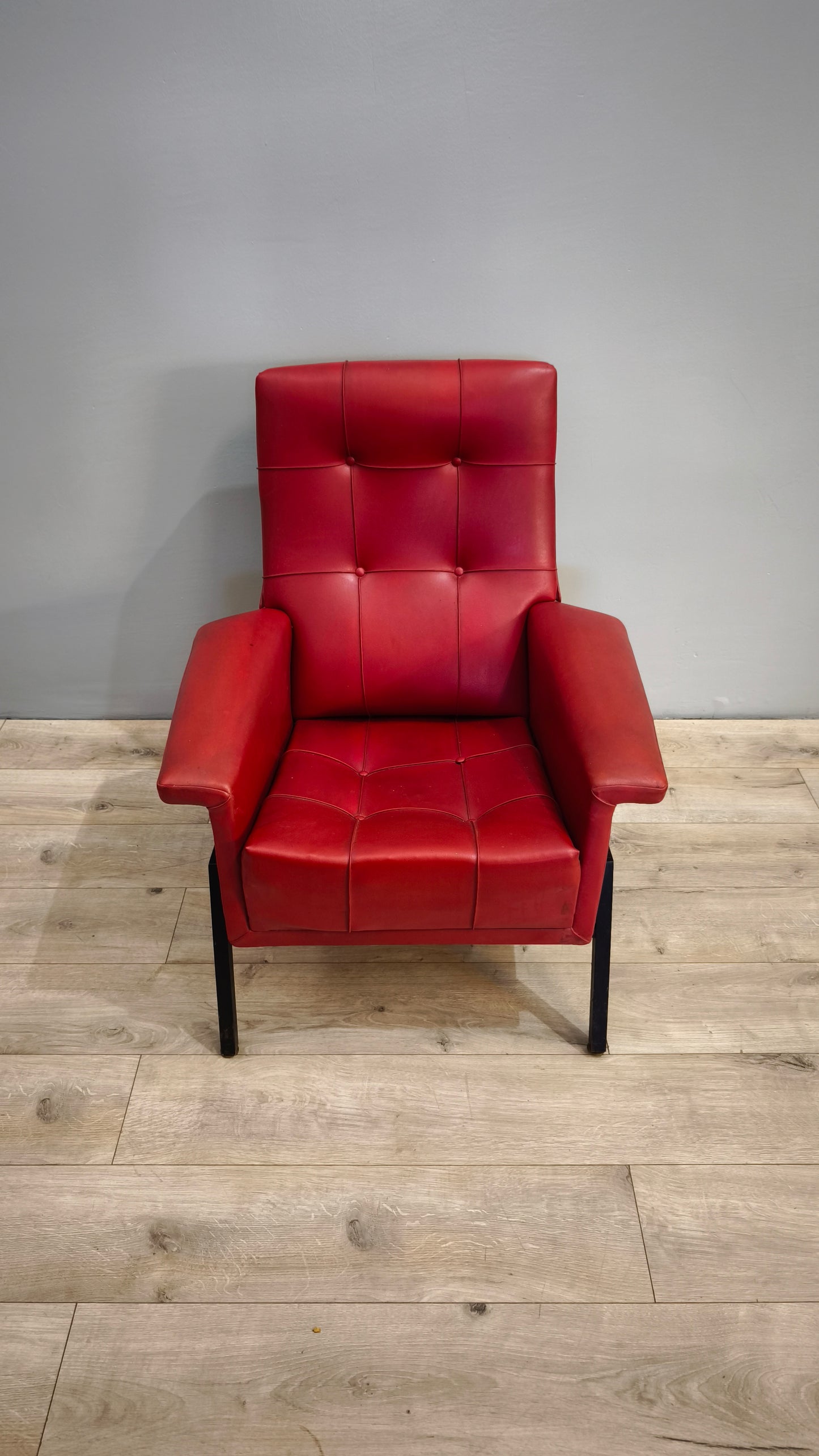81677 Poltroncina vintage in sky rosso