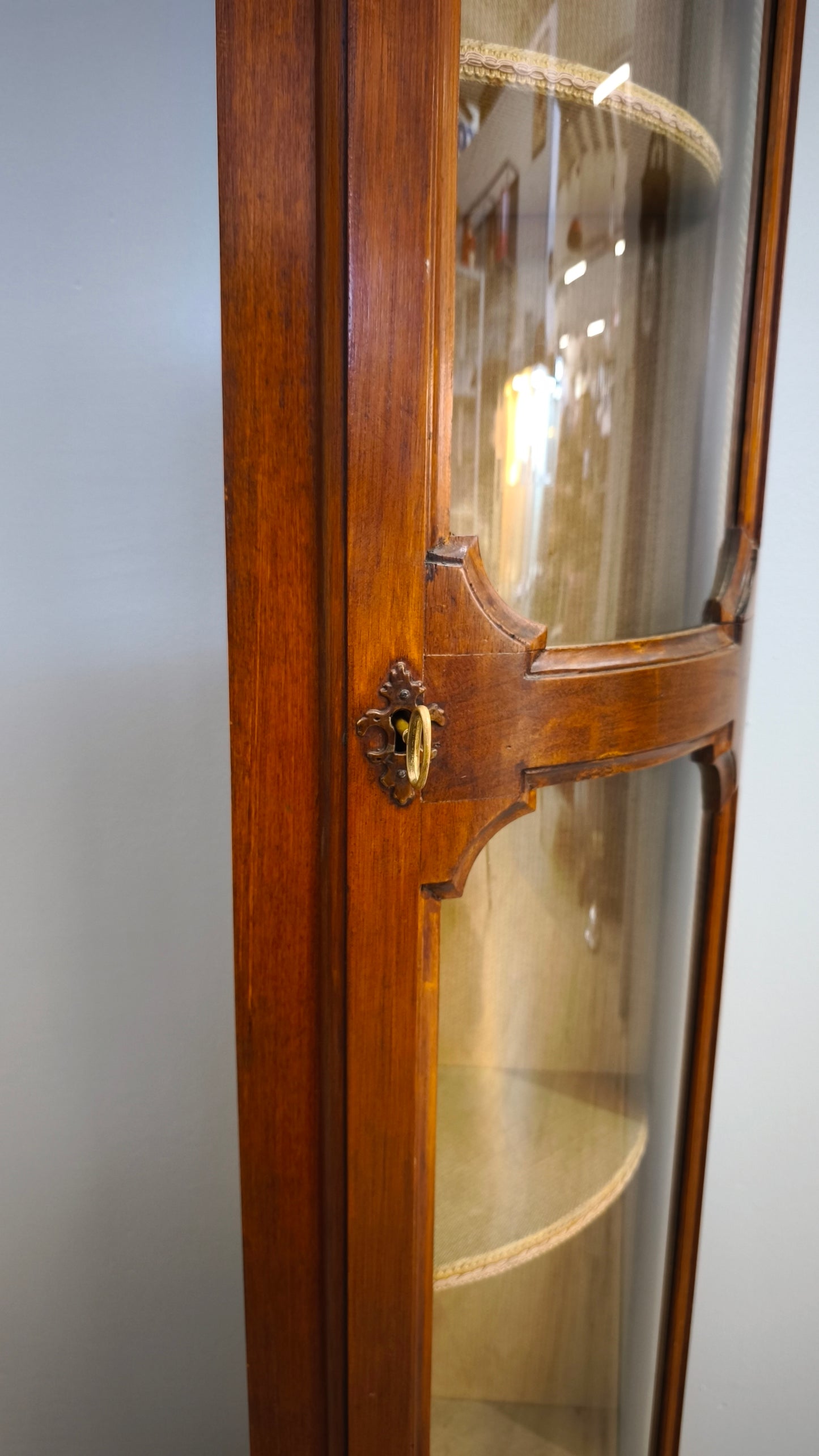 81662 Angoliera vetrina in legno