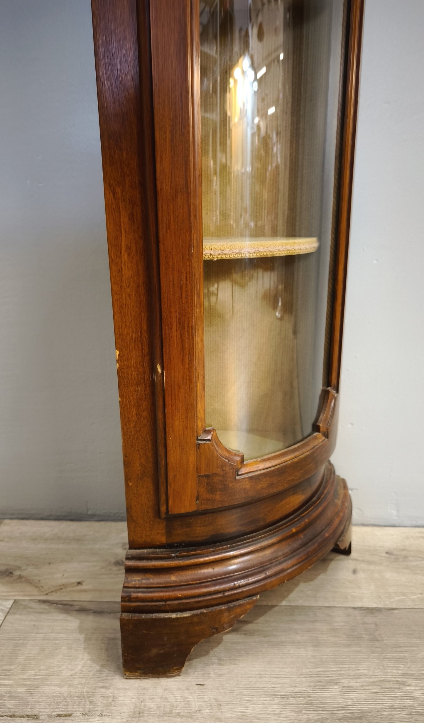 81662 Angoliera vetrina in legno