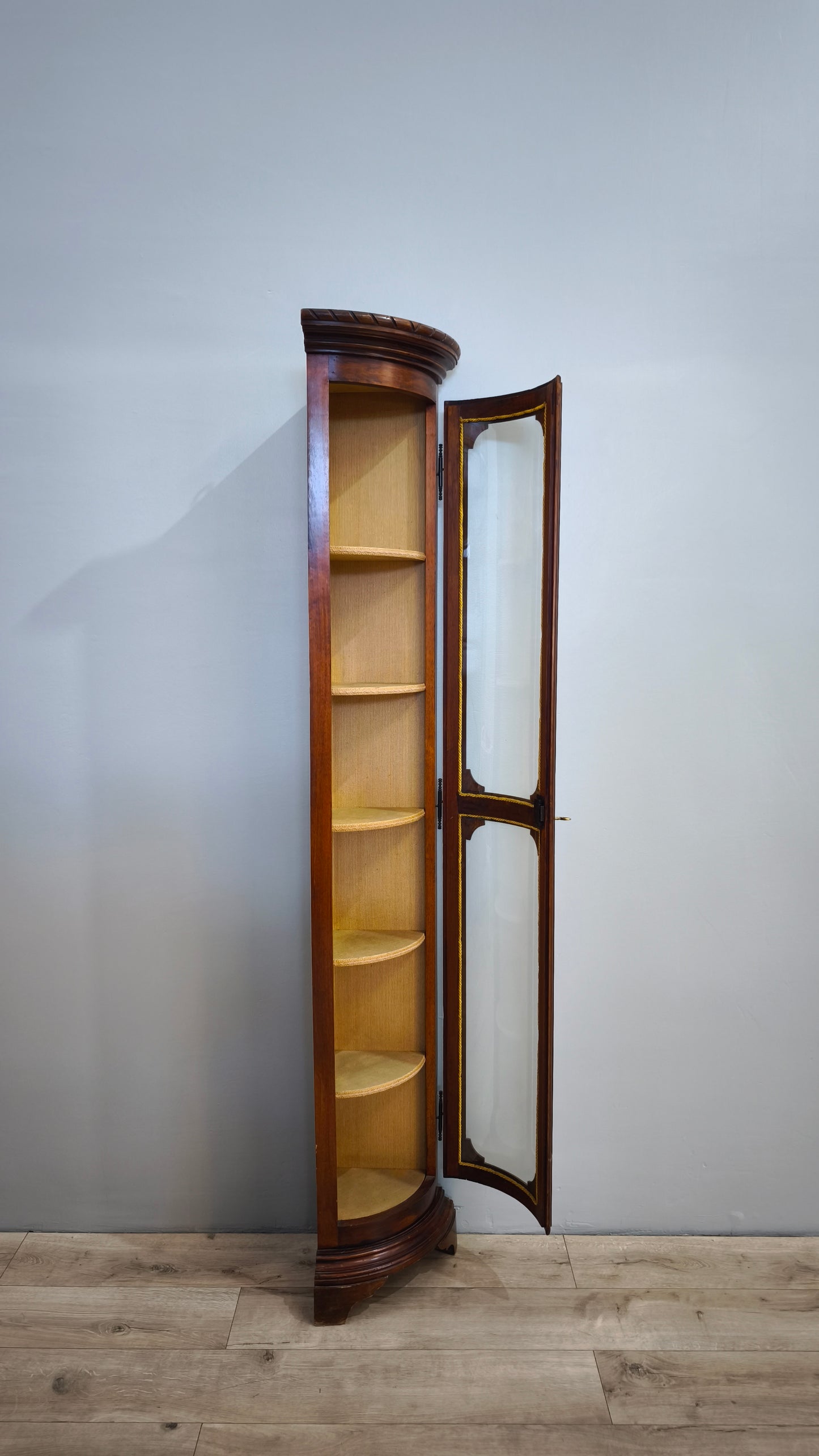 81662 Angoliera vetrina in legno