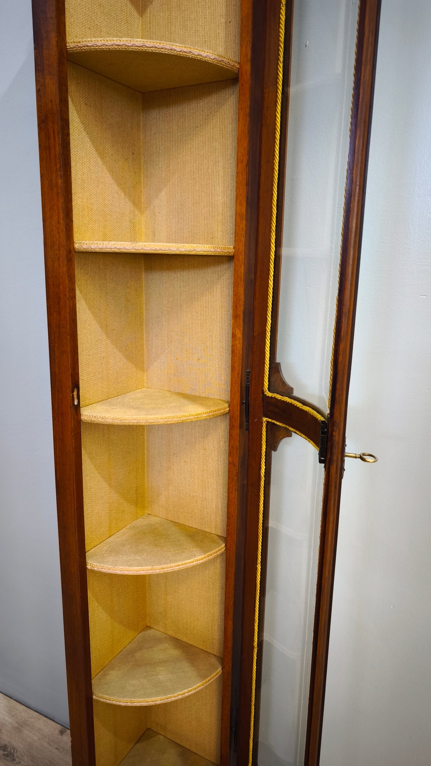81662 Angoliera vetrina in legno