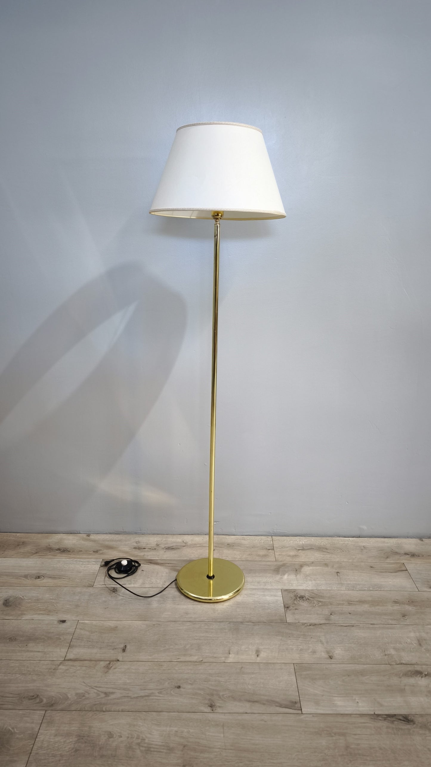 81729 Piantana in metallo dorato
