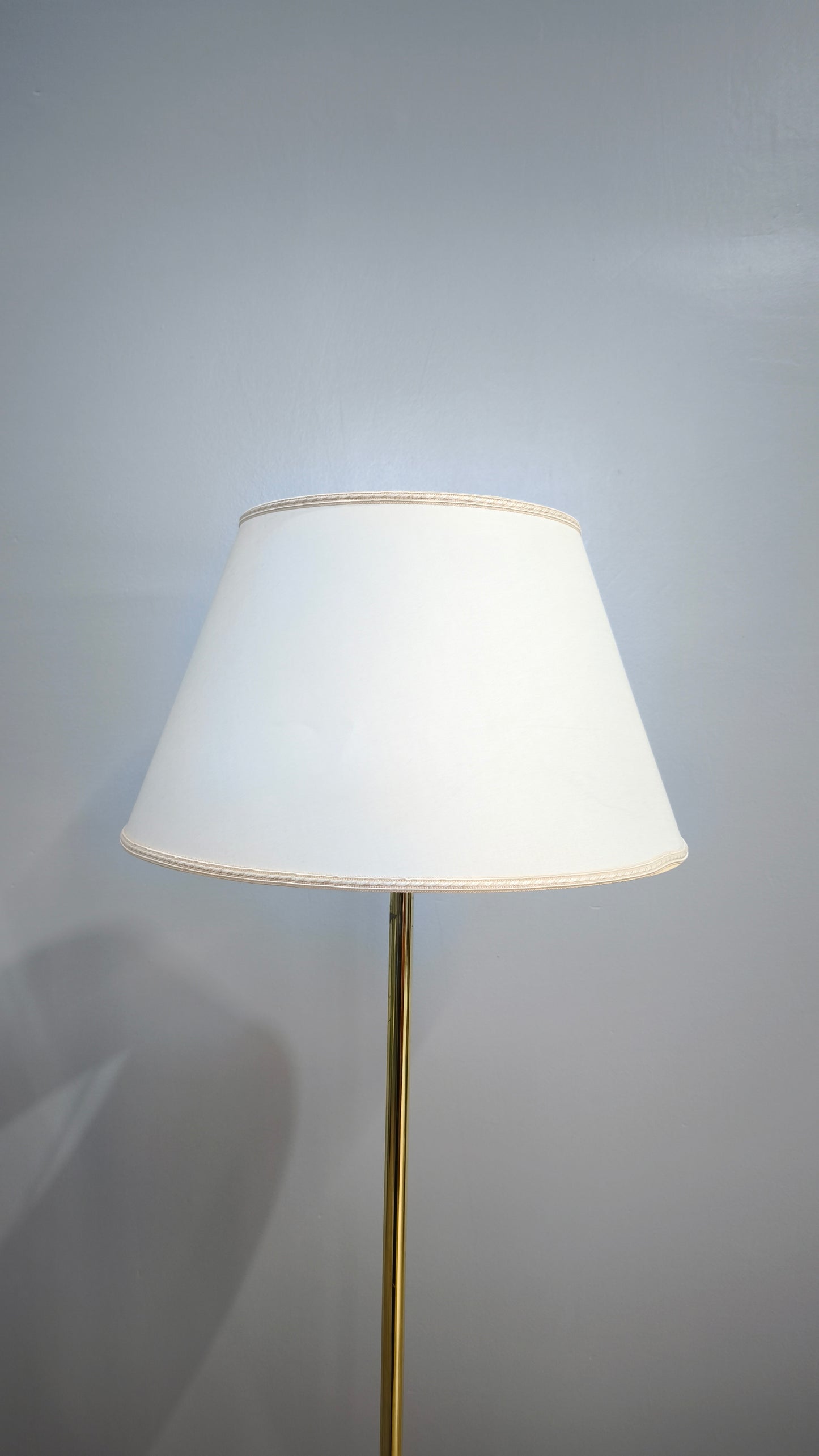 81729 Piantana in metallo dorato