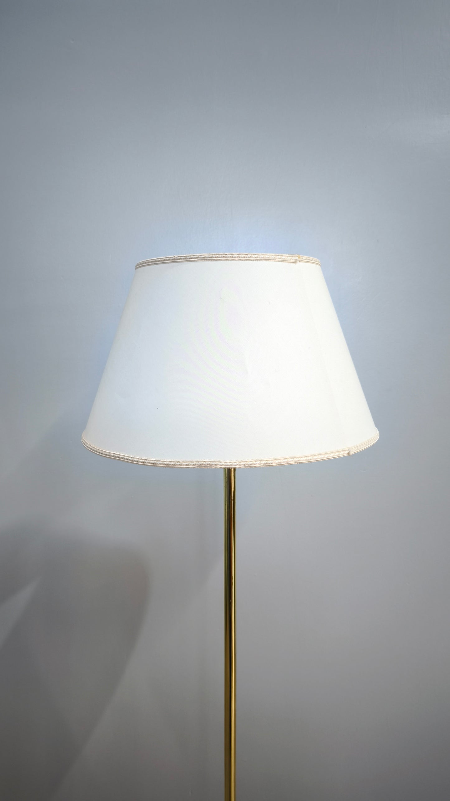 81729 Piantana in metallo dorato