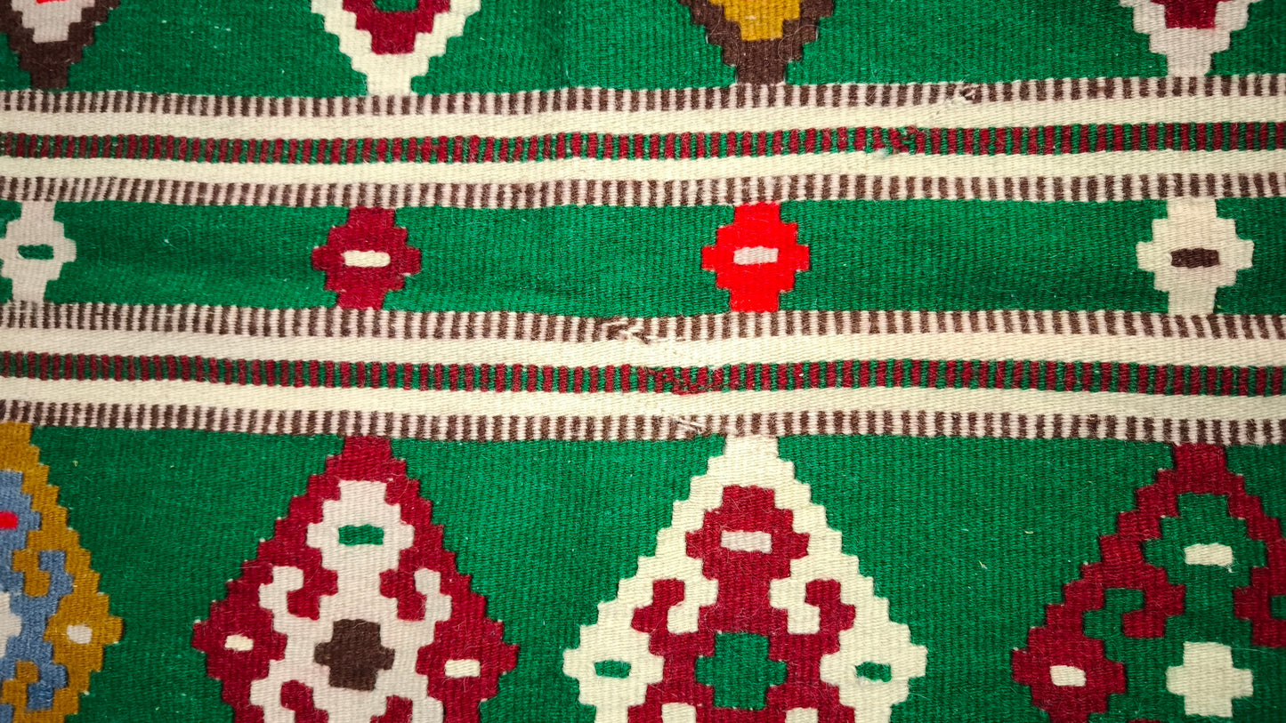 81720 Tappeto in lana con decorazione geometrica