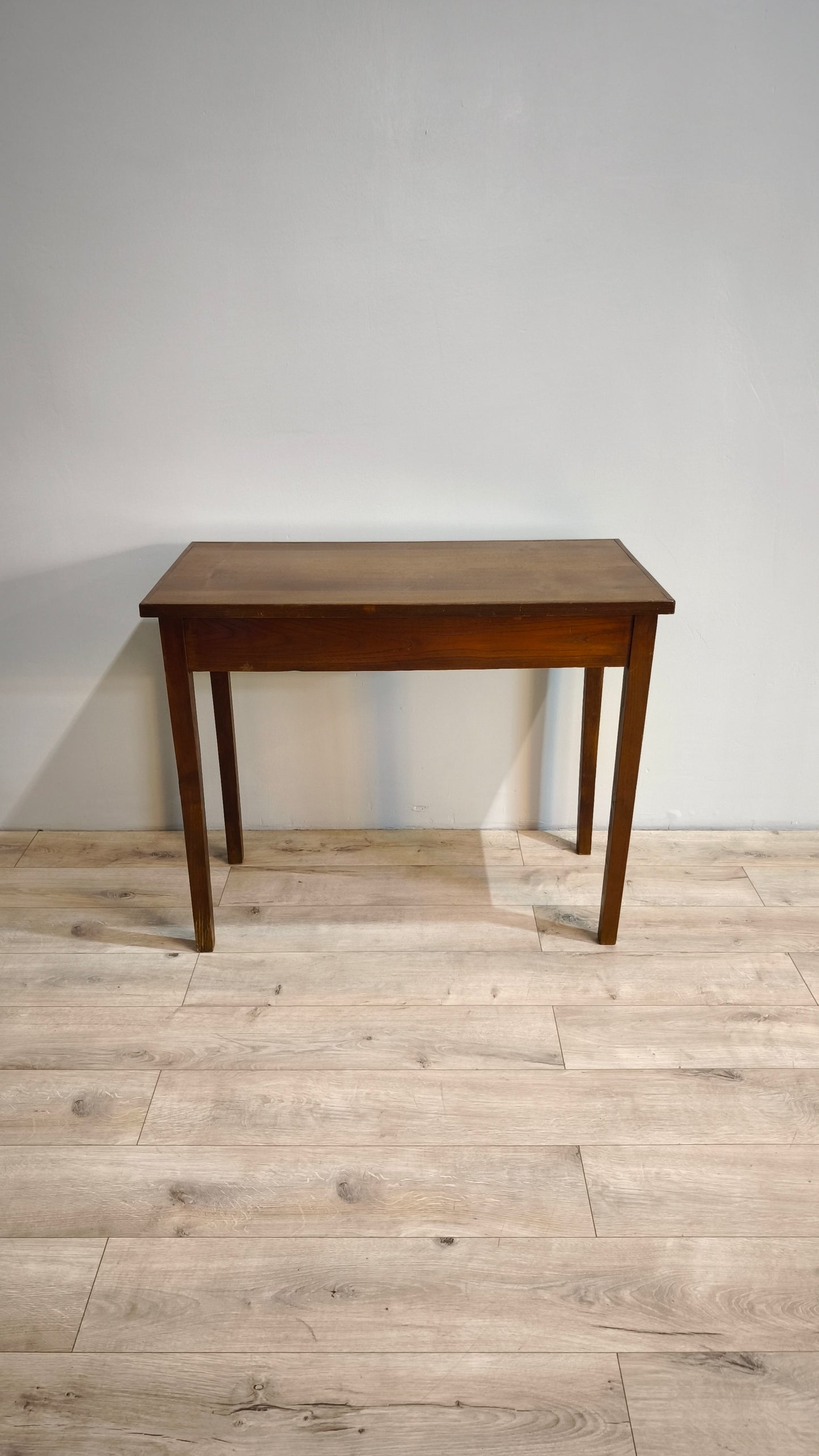 81809 Tavolo in legno con cassetto frontale e pomello in vetro