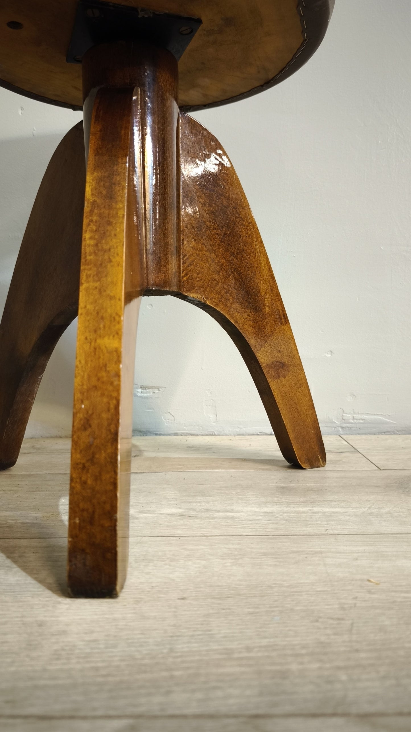 81817 Sgabello da pianoforte con base in legno e seduta in similpelle marrone