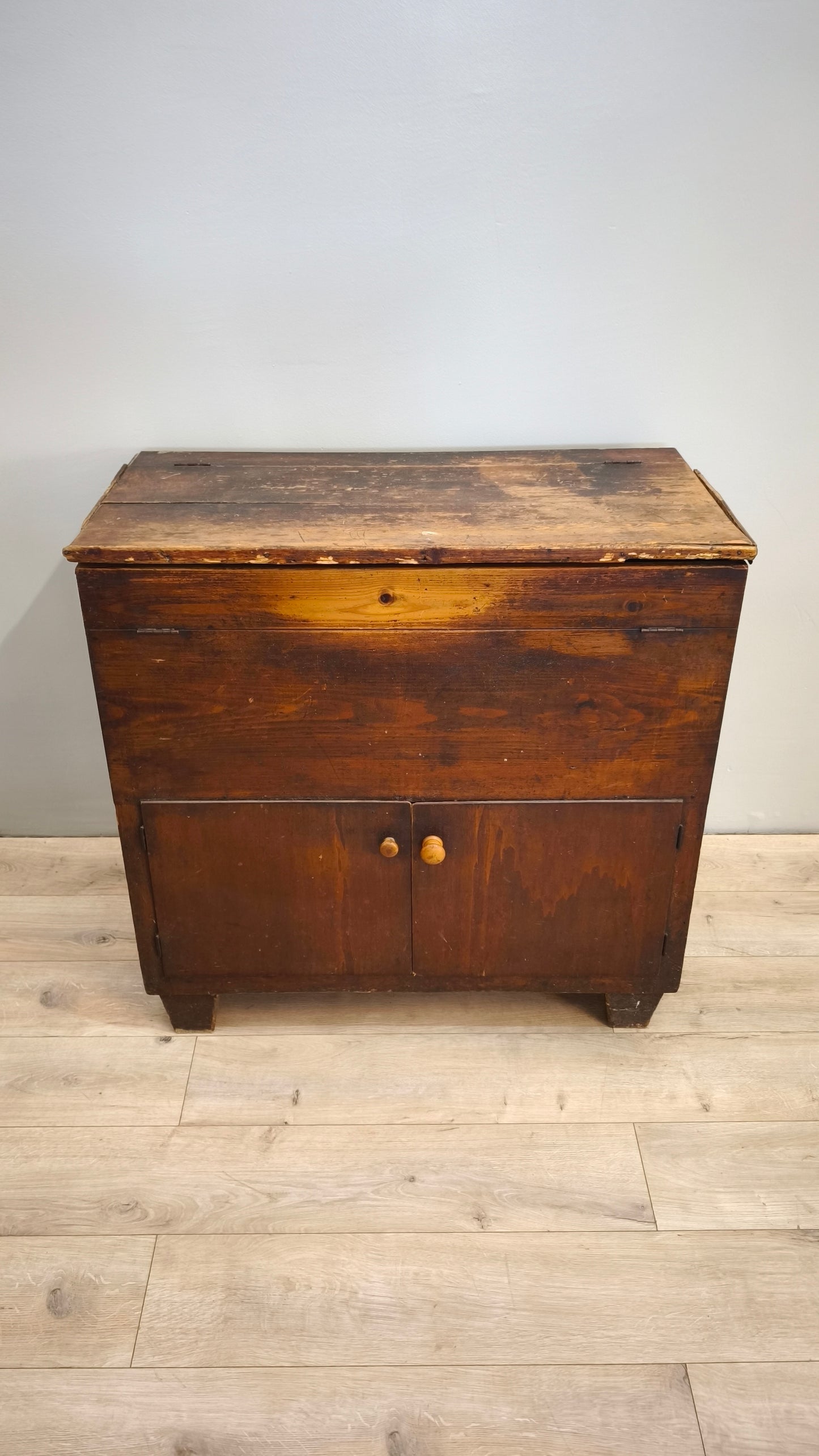 81669 Madia in legno massello