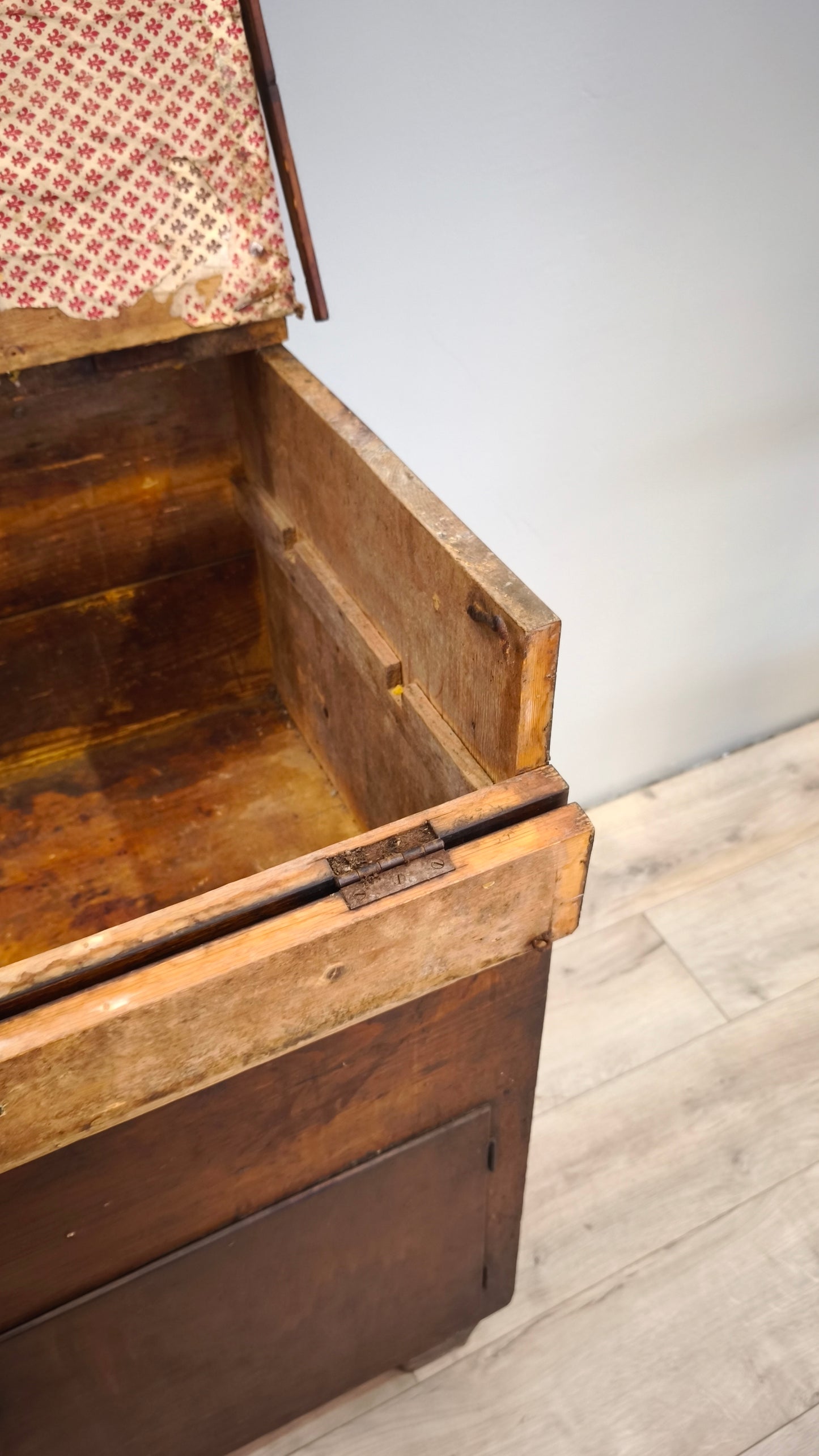 81669 Madia in legno massello
