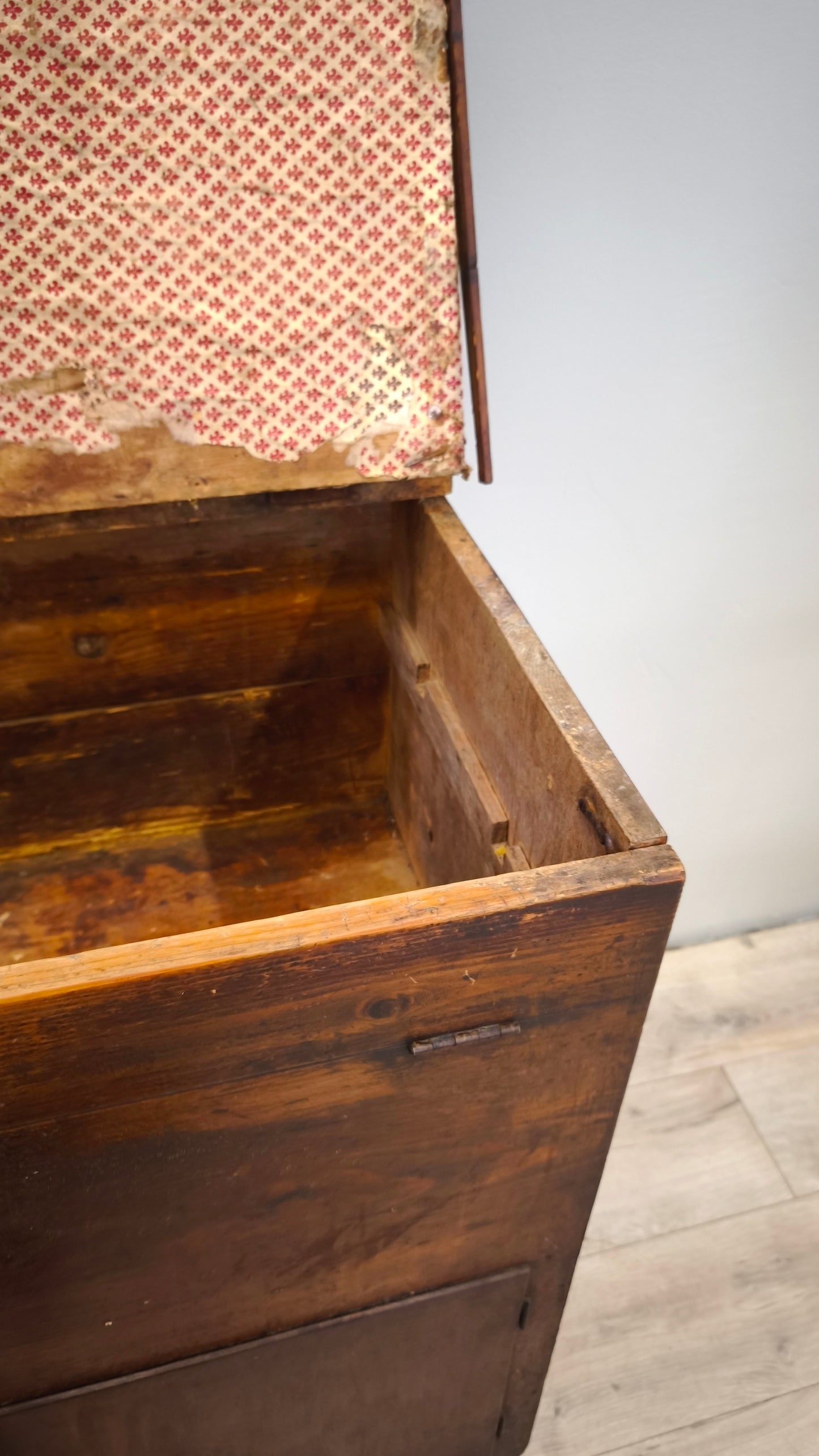 81669 Madia in legno massello