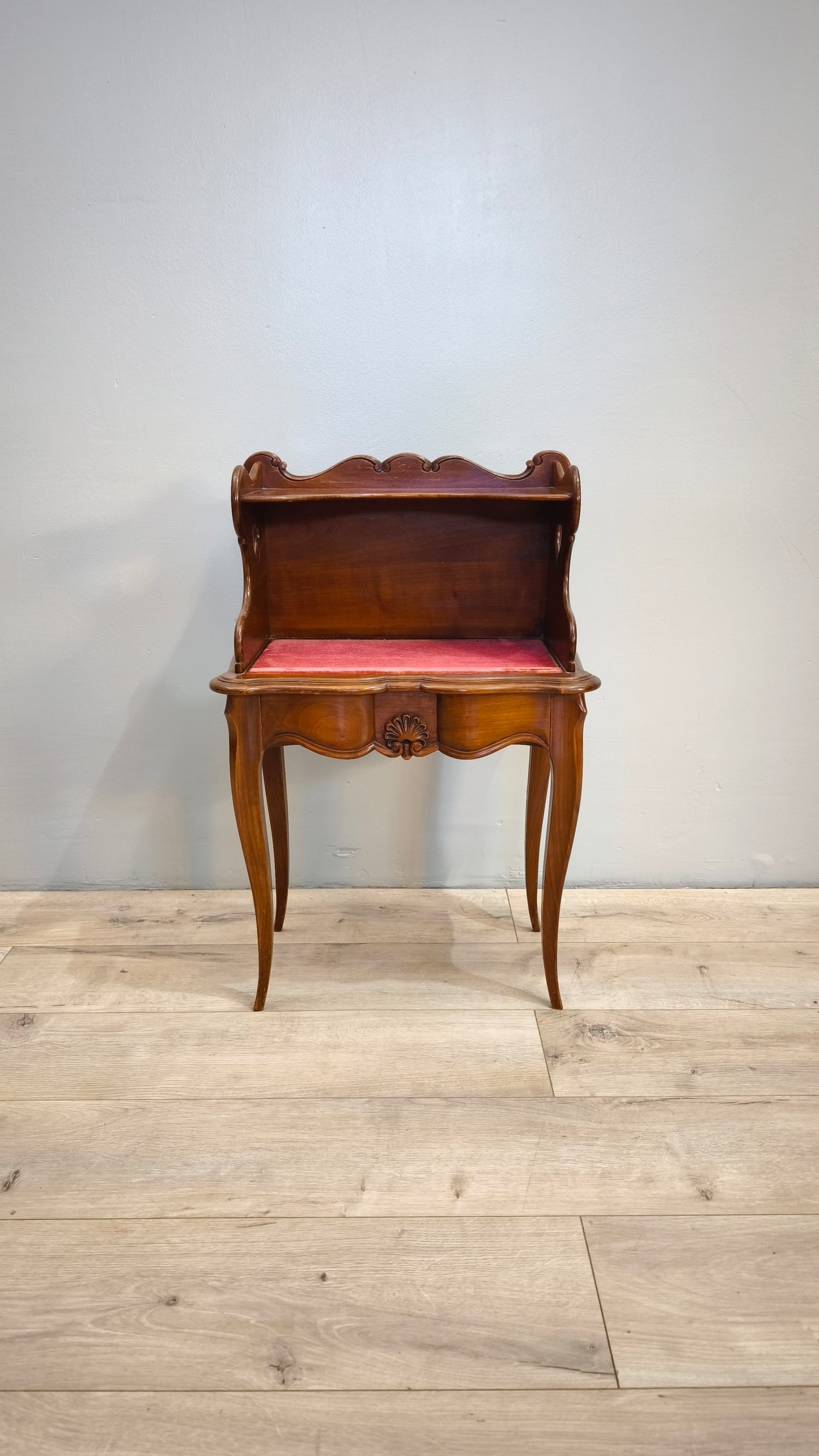 81820 Coppia di comodini in legno con piano in velluto