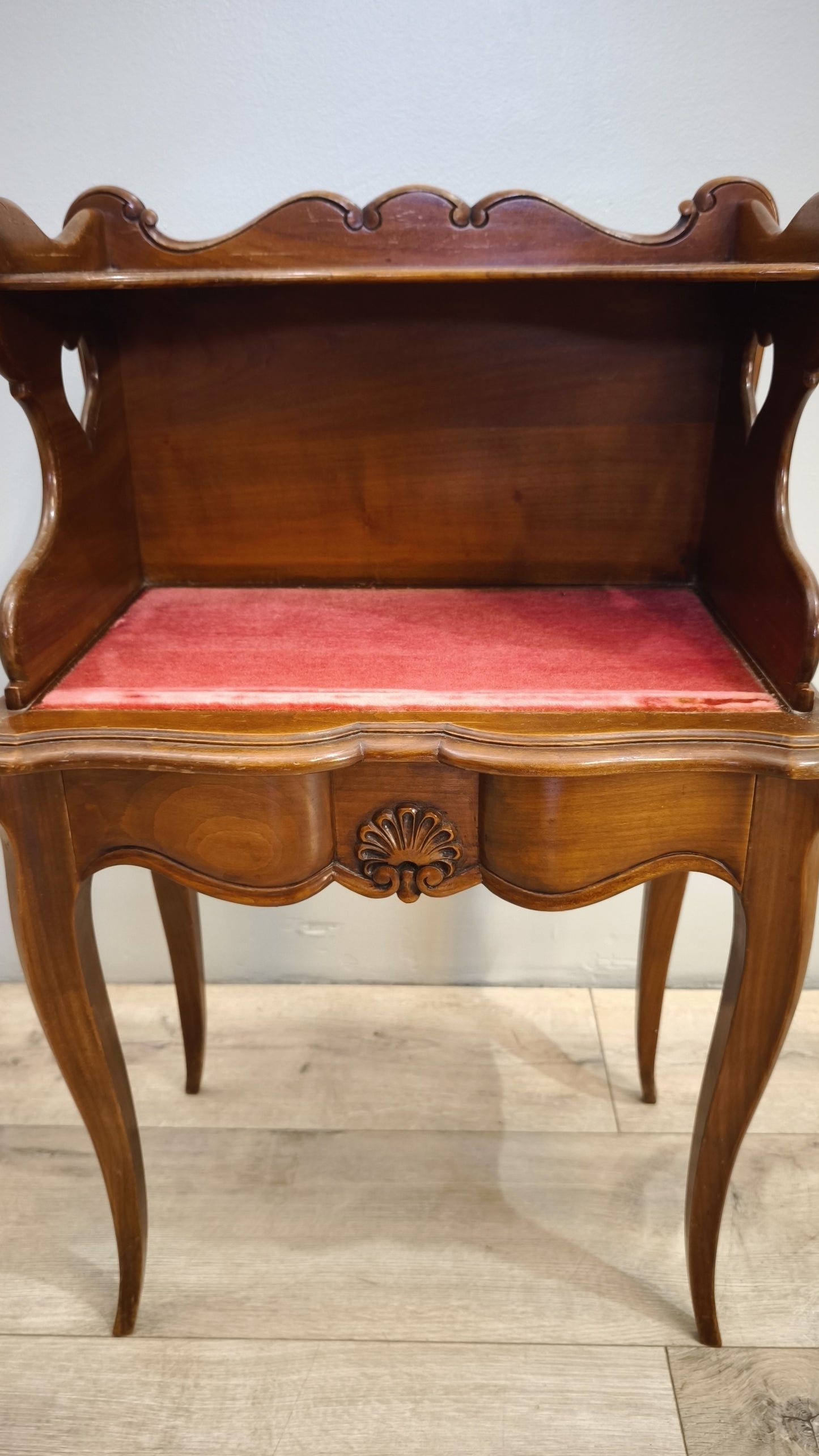 81820 Coppia di comodini in legno con piano in velluto