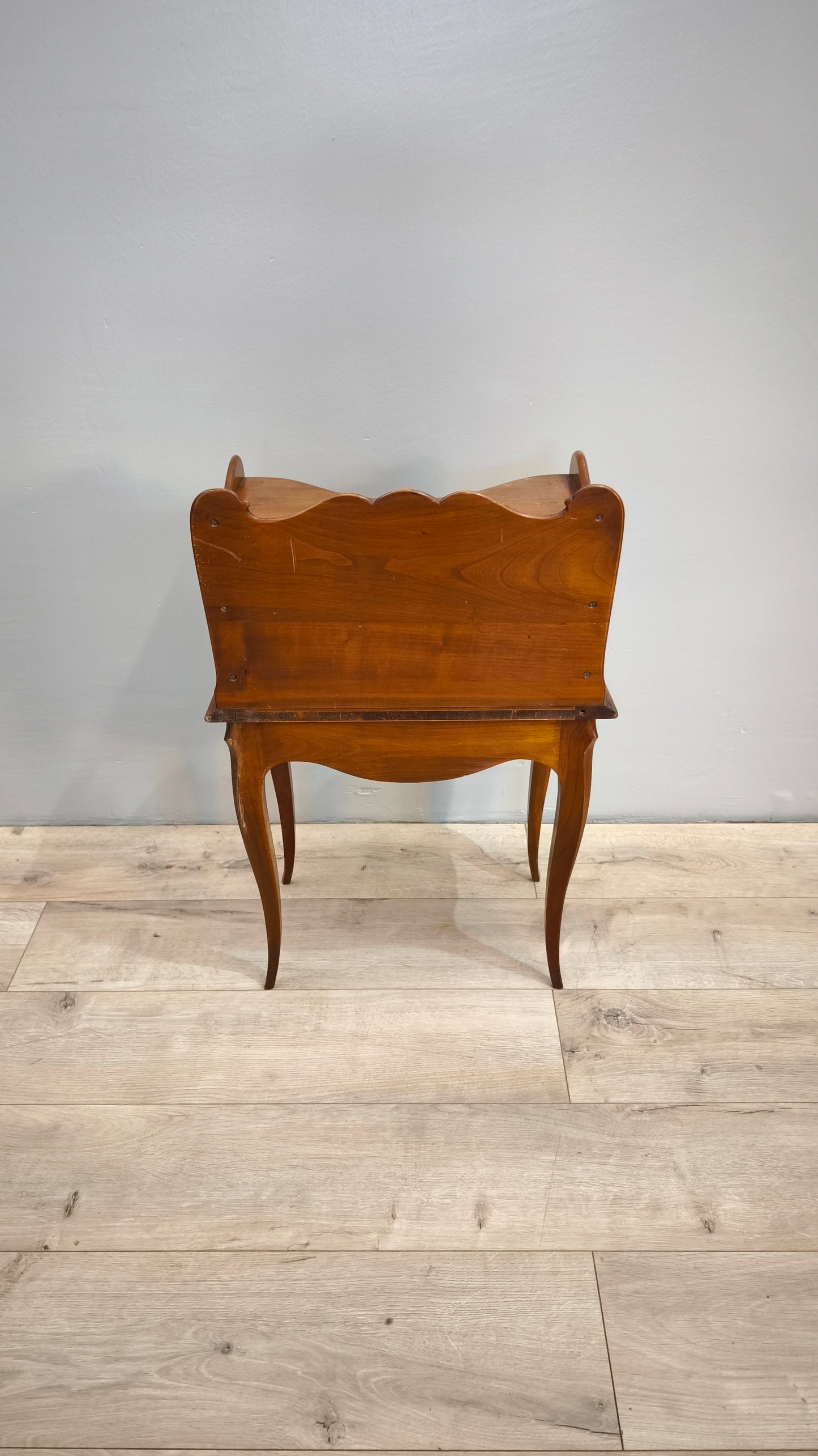 81820 Coppia di comodini in legno con piano in velluto
