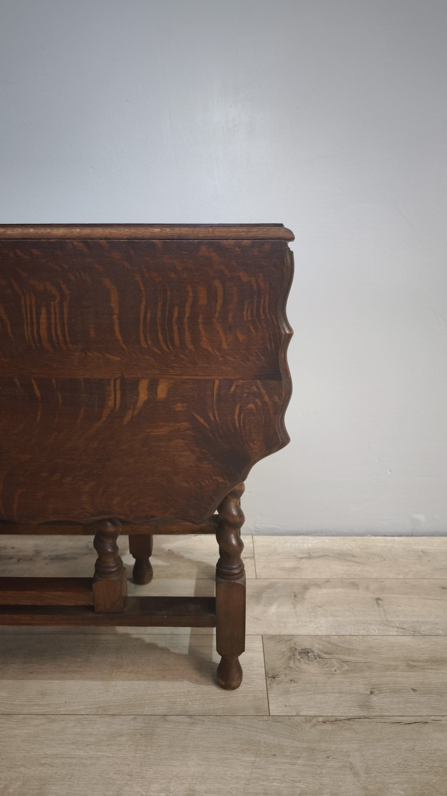 81876 Tavolo a bandelle in legno