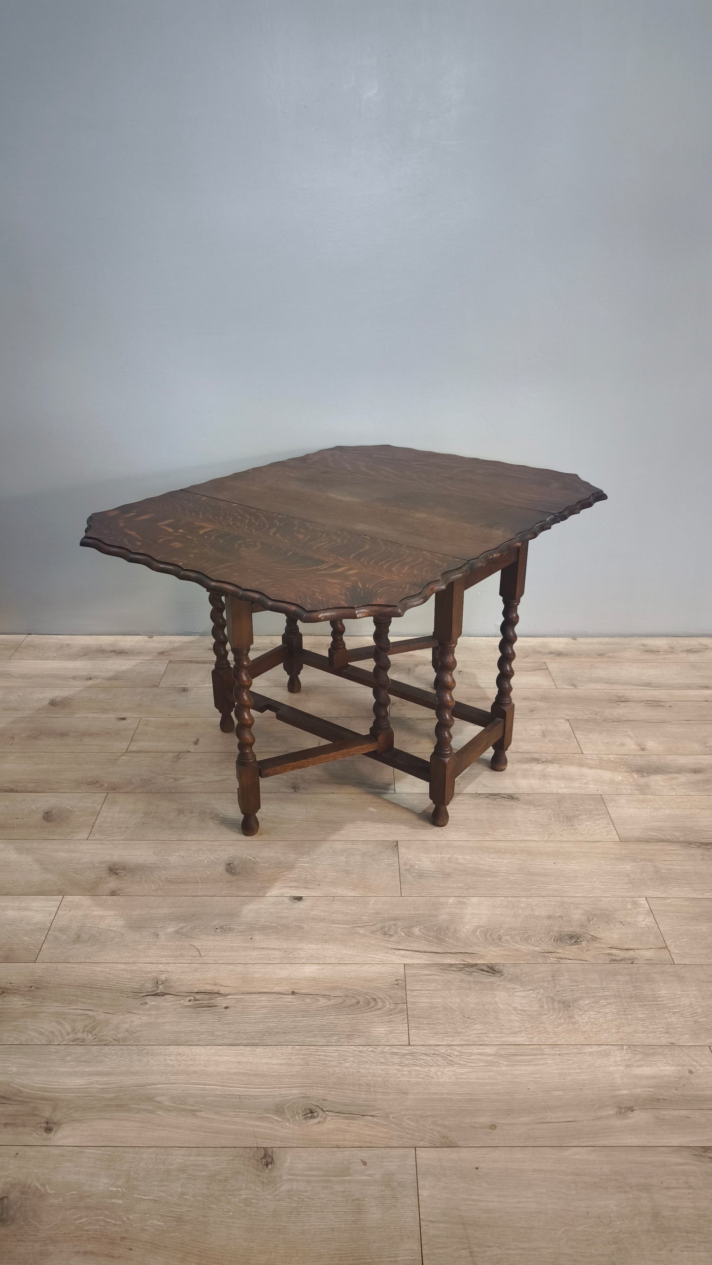 81876 Tavolo a bandelle in legno
