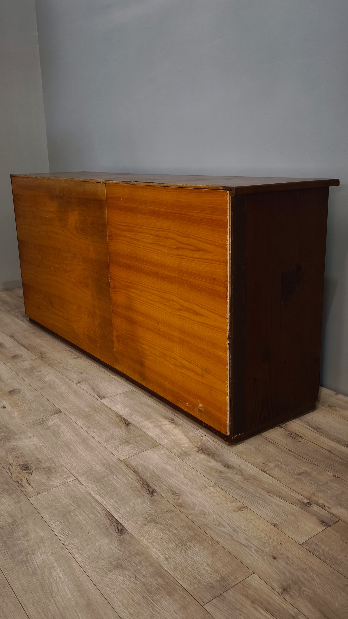 82112 Grande cassettiera in legno 28 cassetti