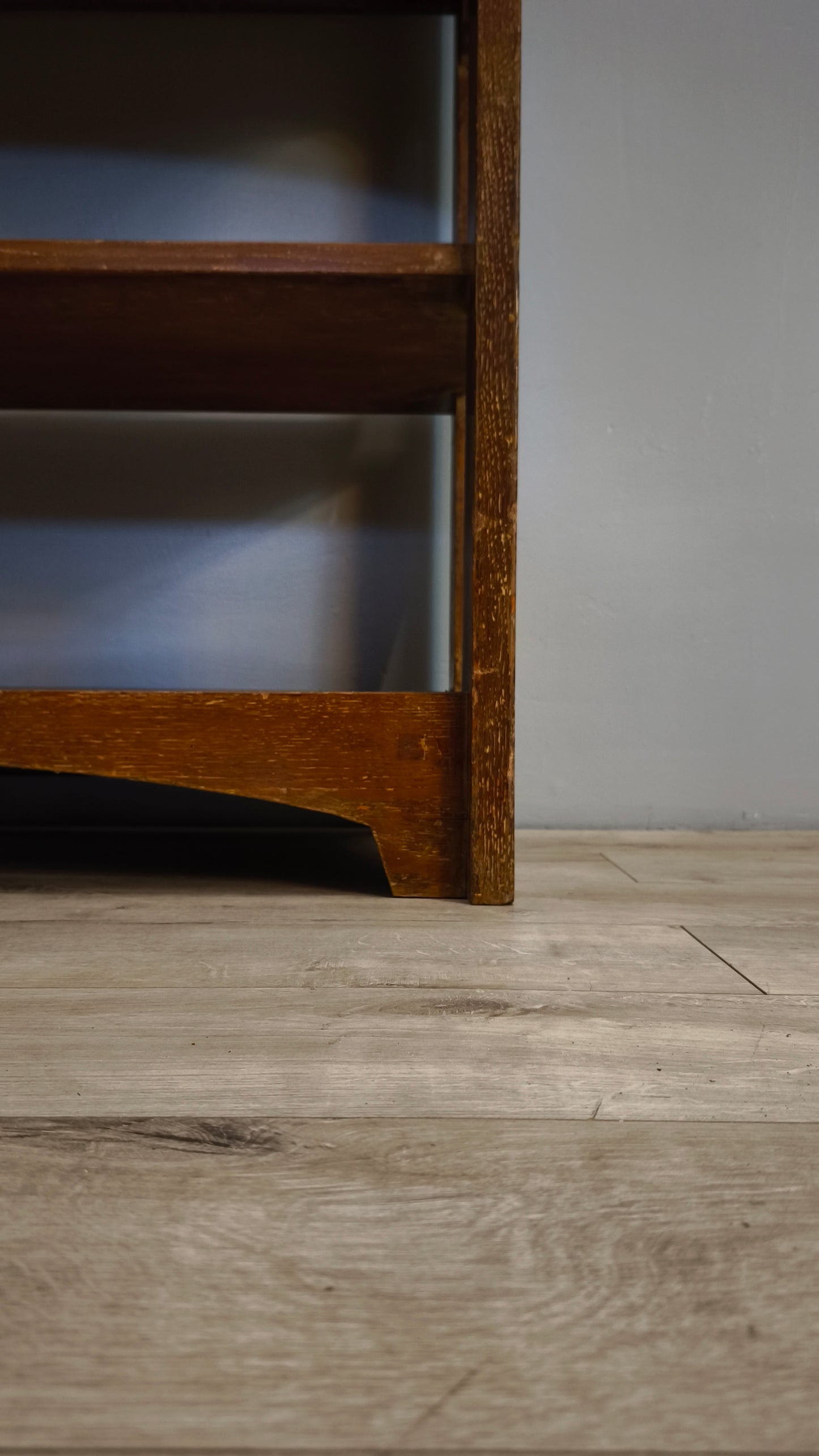 82101 Console in legno di rovere stile Liberty