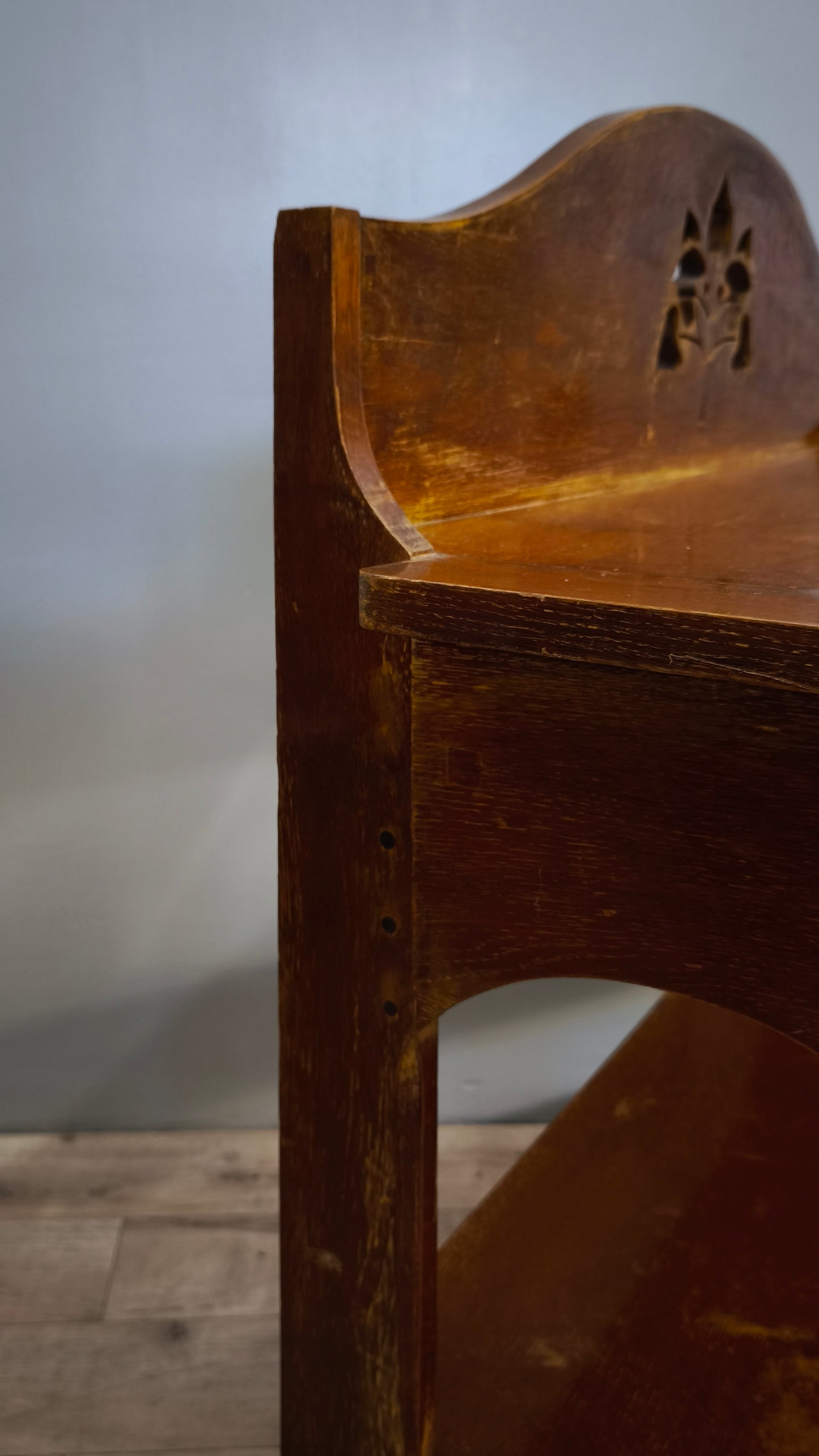 82101 Console in legno di rovere stile Liberty