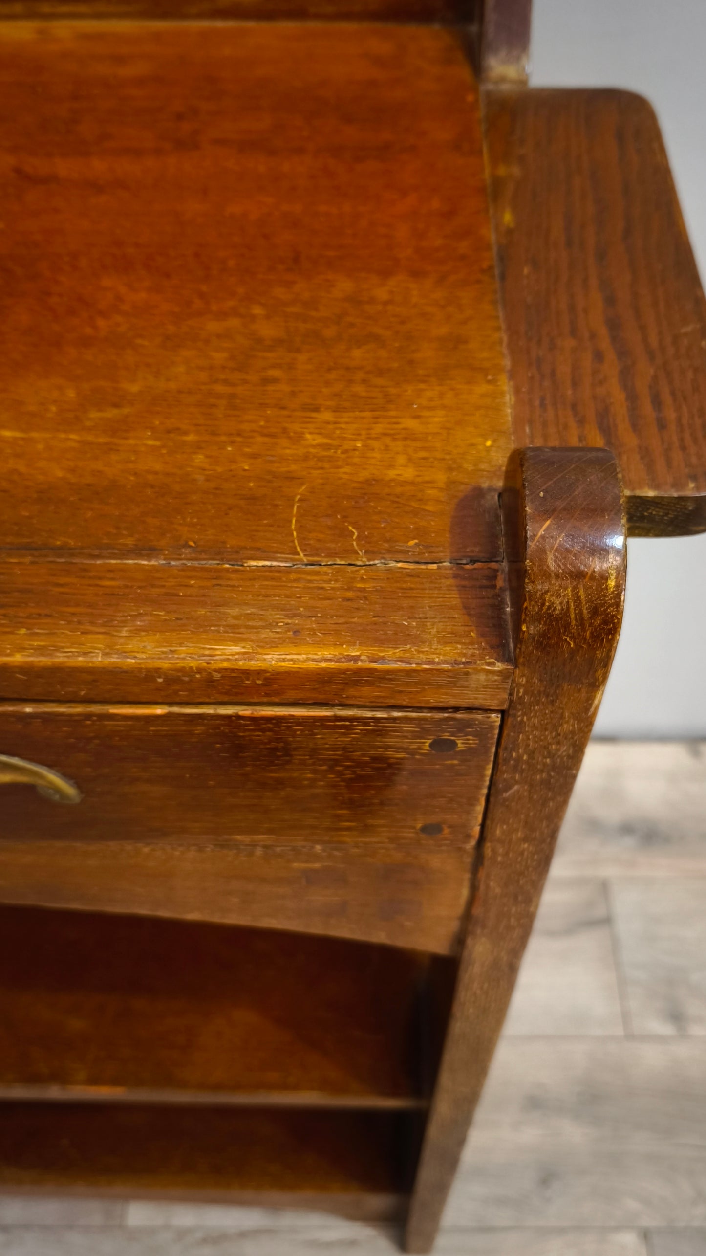 82101 Console in legno di rovere stile Liberty