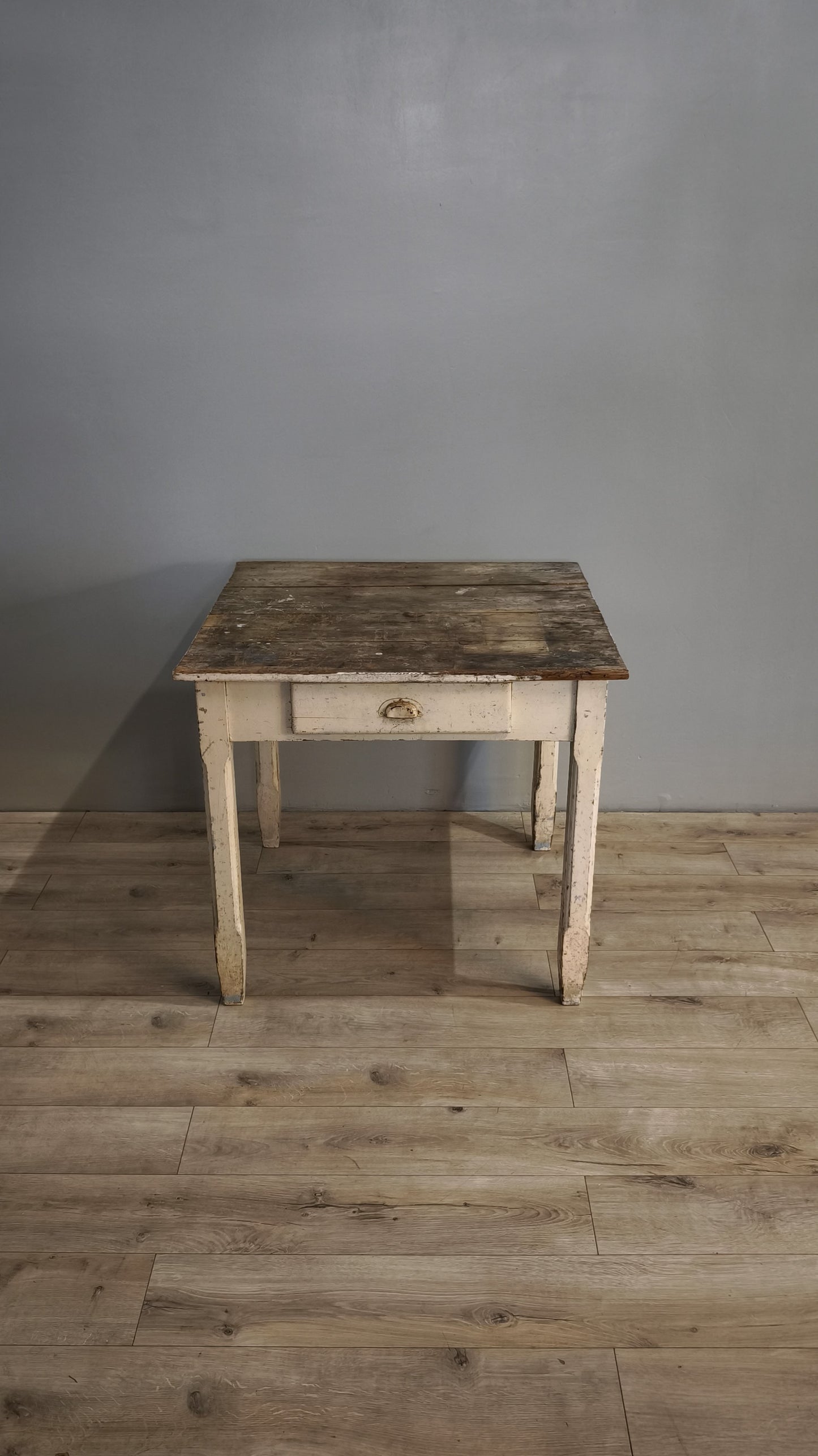 82117 Tavolo rustico quadrato in legno