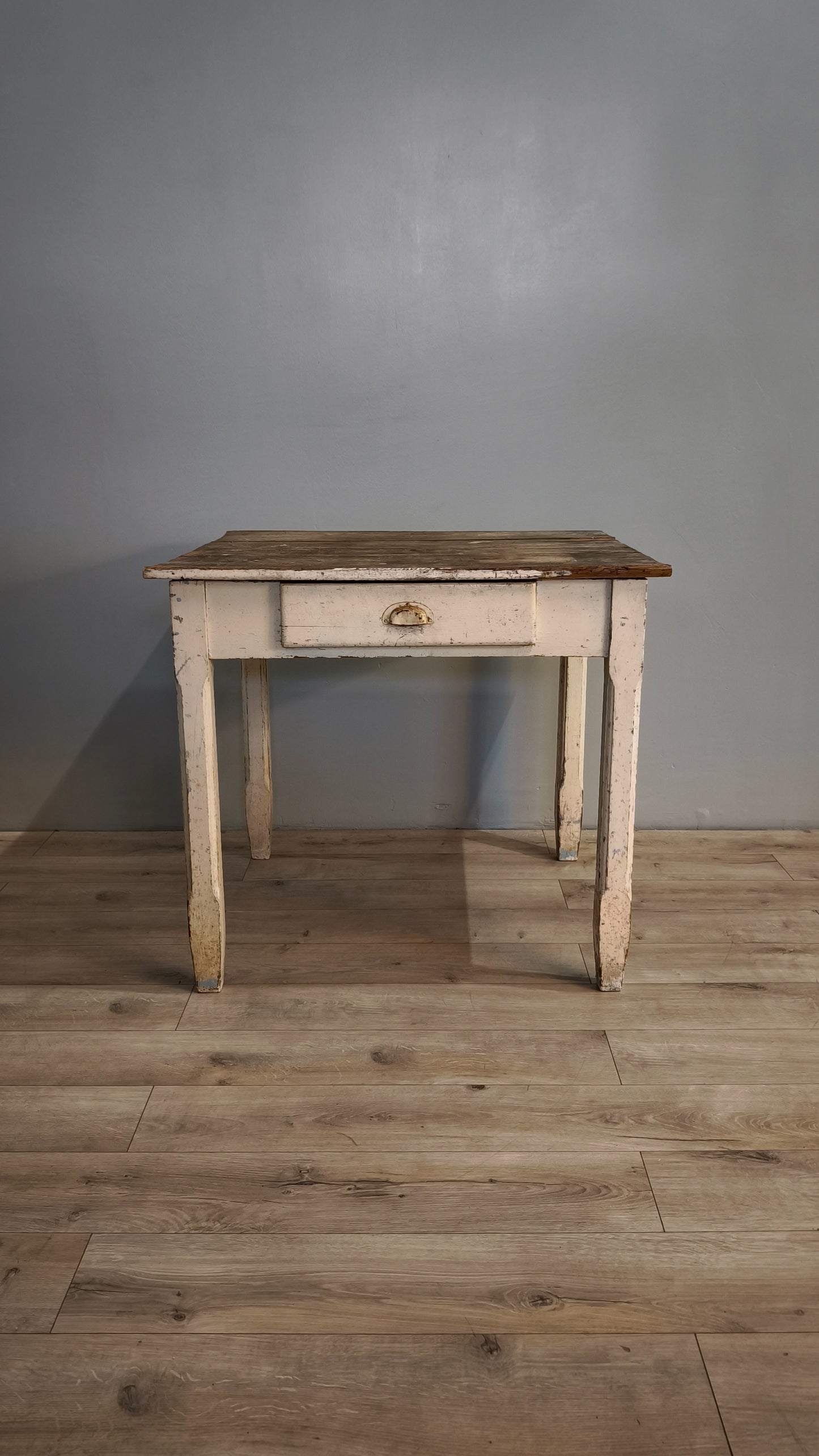82117 Tavolo rustico quadrato in legno