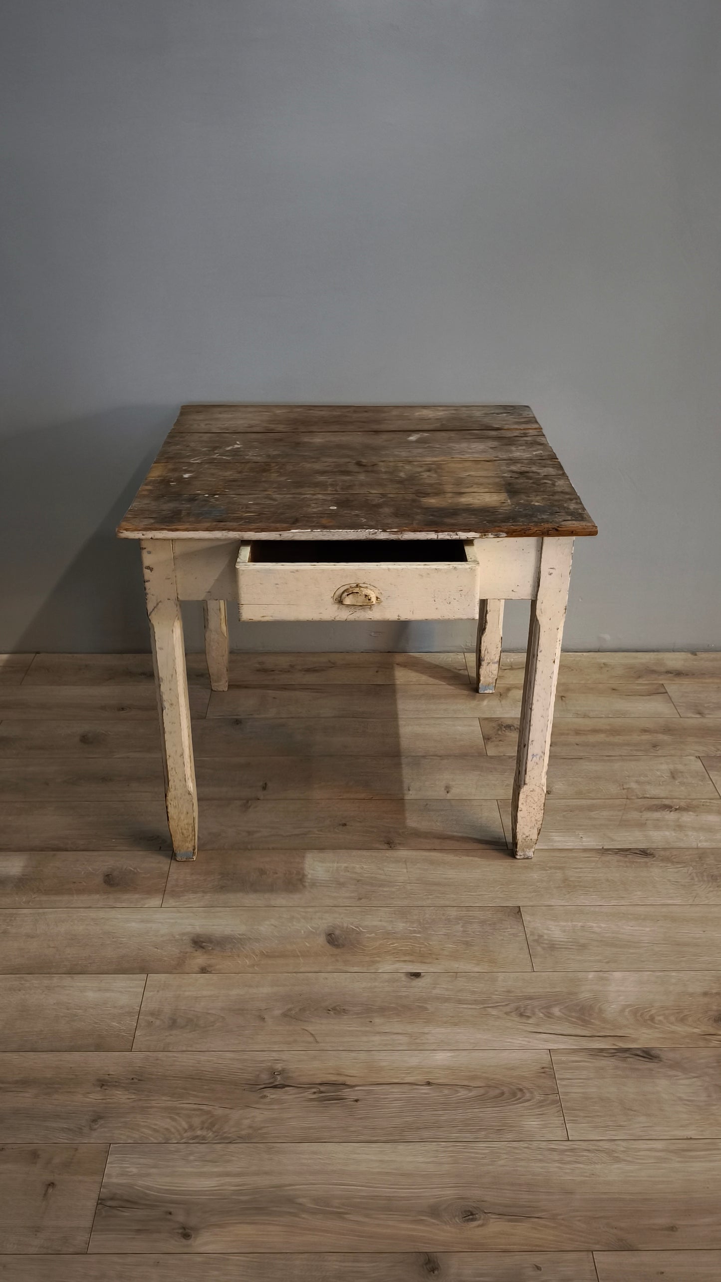 82117 Tavolo rustico quadrato in legno