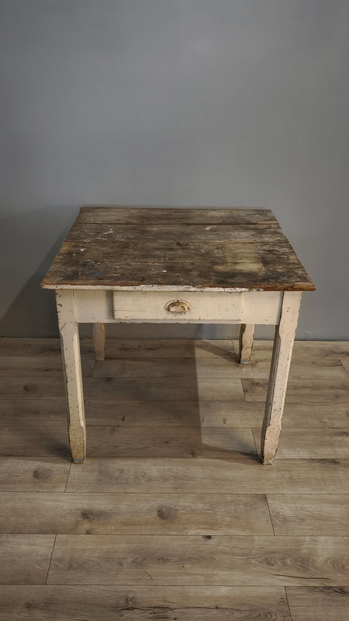82117 Tavolo rustico quadrato in legno