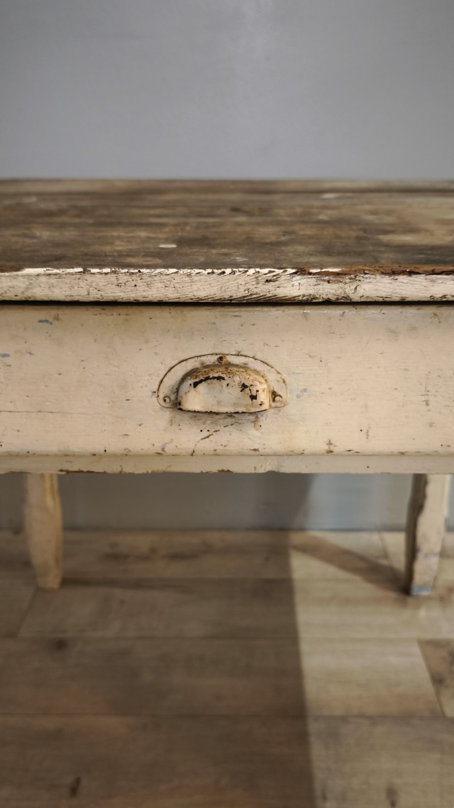 82117 Tavolo rustico quadrato in legno