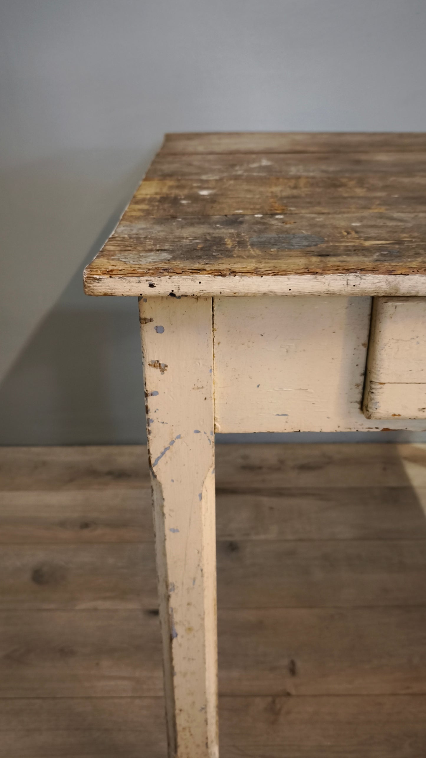 82117 Tavolo rustico quadrato in legno