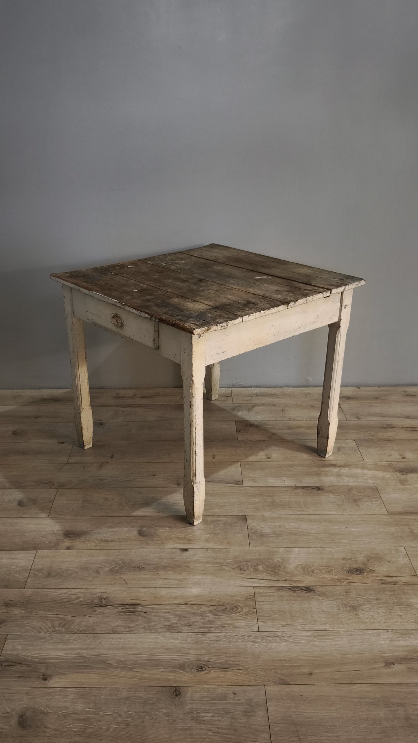 82117 Tavolo rustico quadrato in legno
