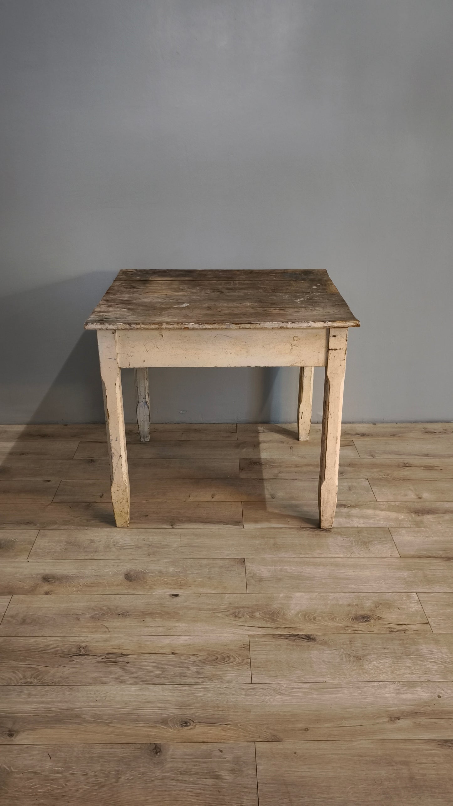 82117 Tavolo rustico quadrato in legno