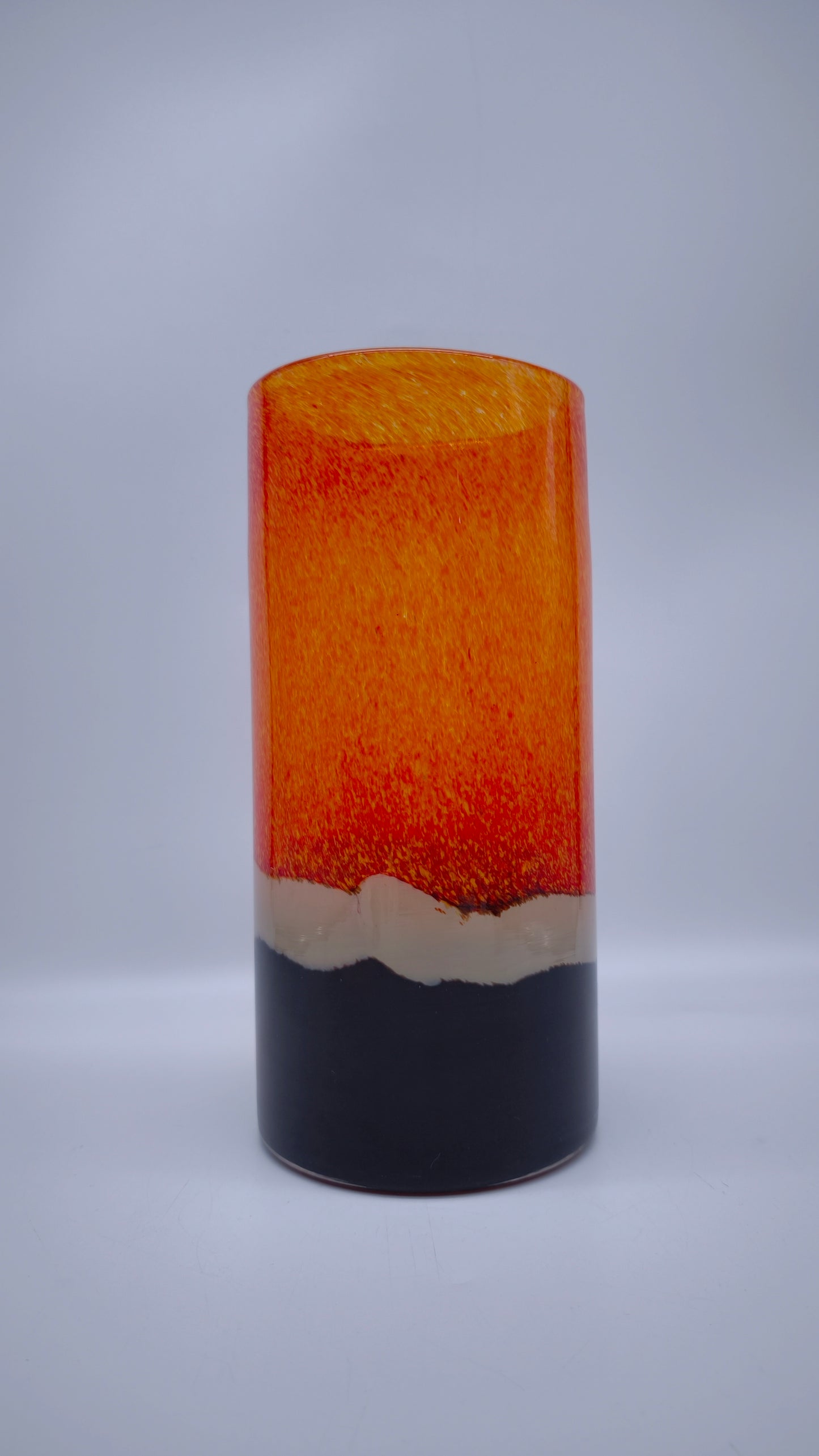 82102 Vaso in vetro arancio con base nera