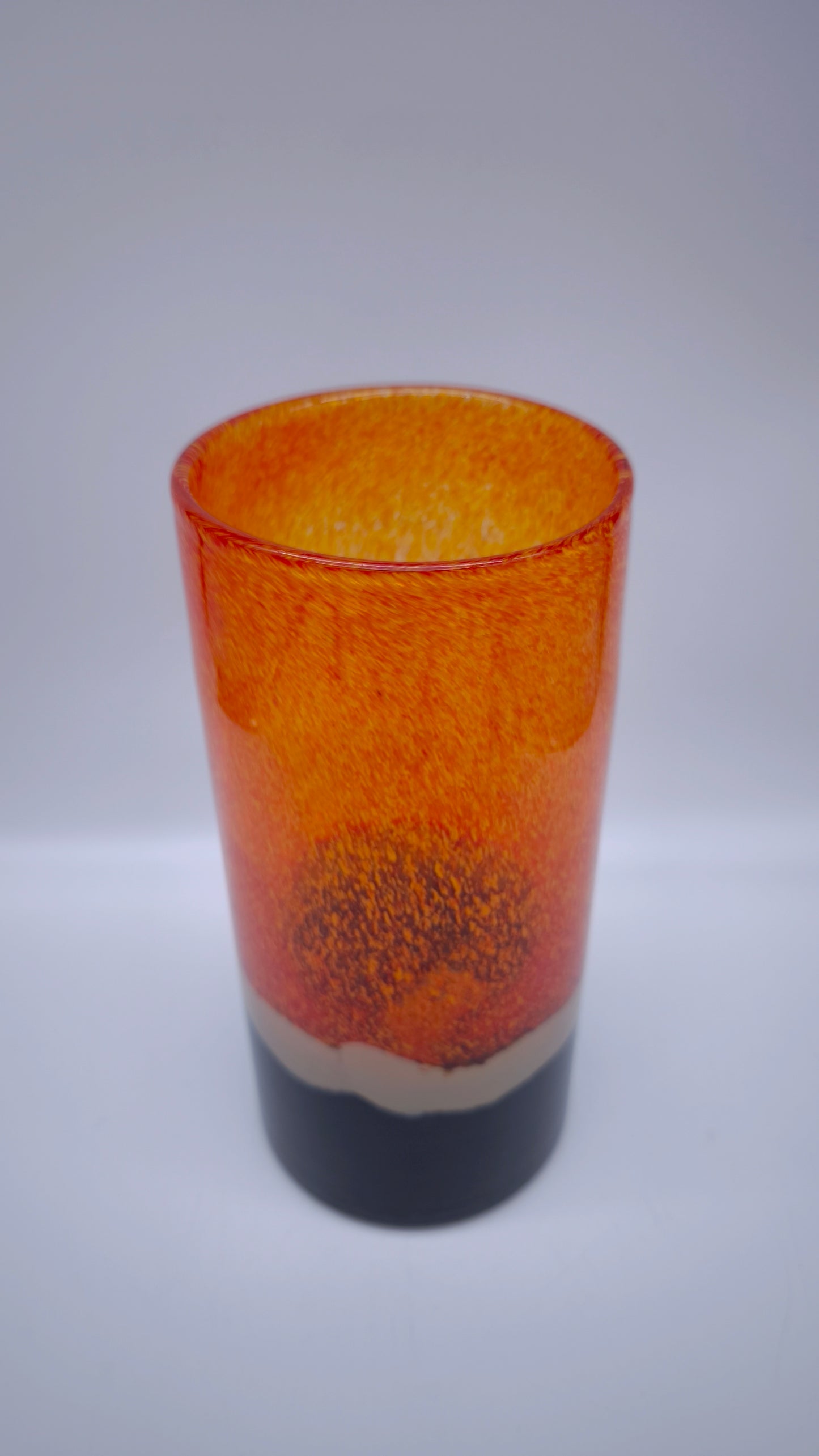 82102 Vaso in vetro arancio con base nera