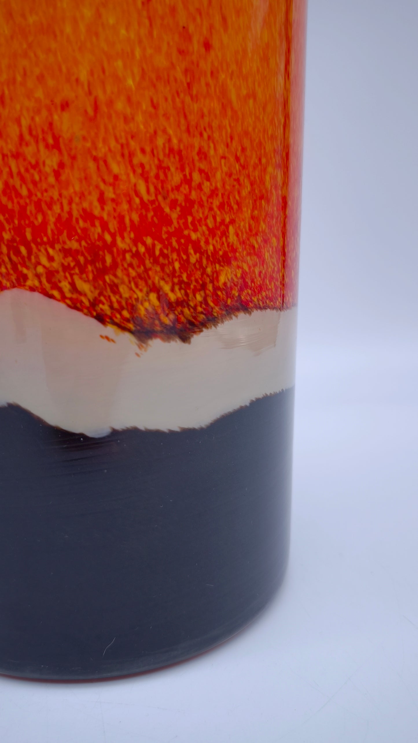 82102 Vaso in vetro arancio con base nera