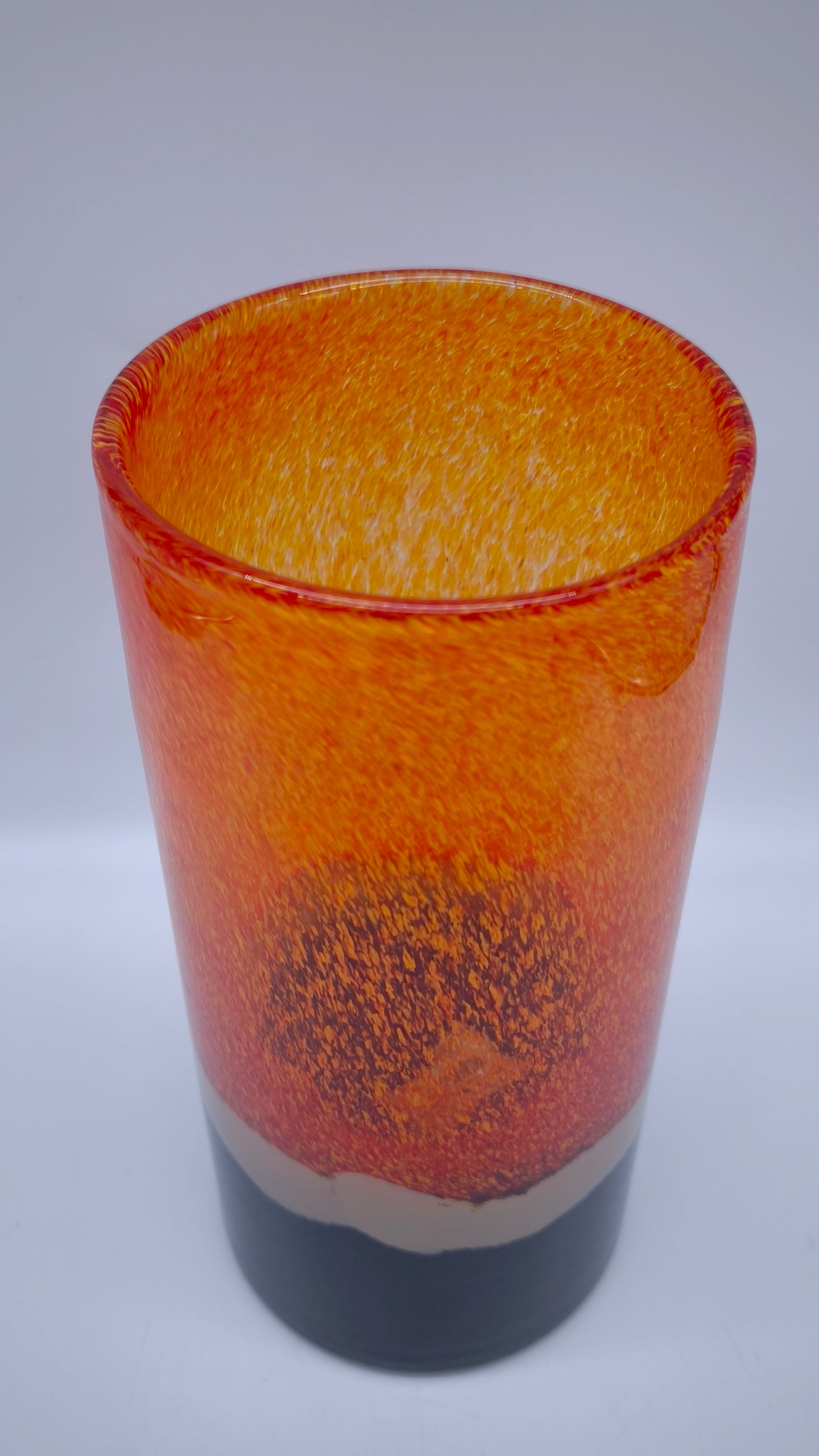 82102 Vaso in vetro arancio con base nera