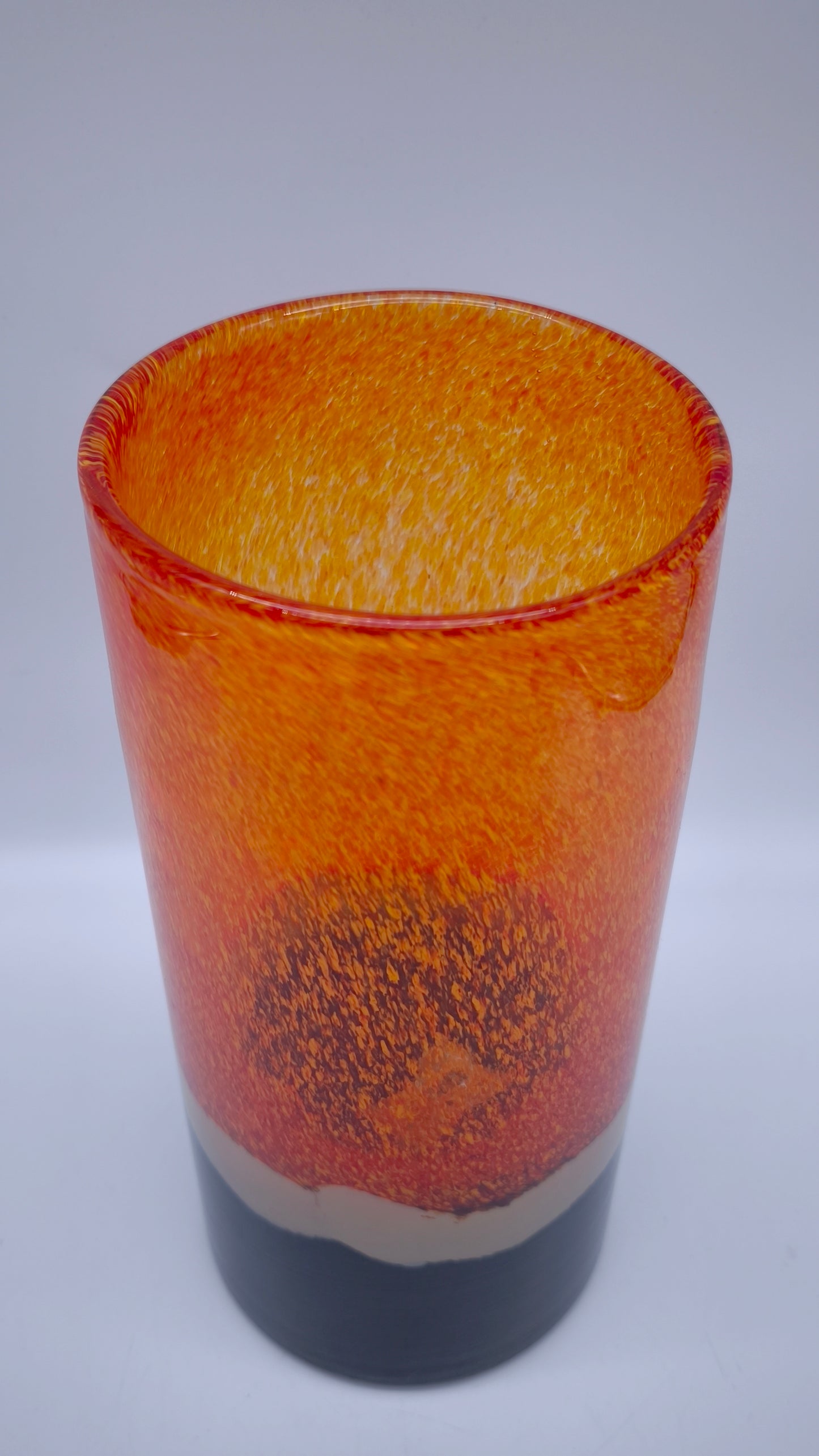 82102 Vaso in vetro arancio con base nera