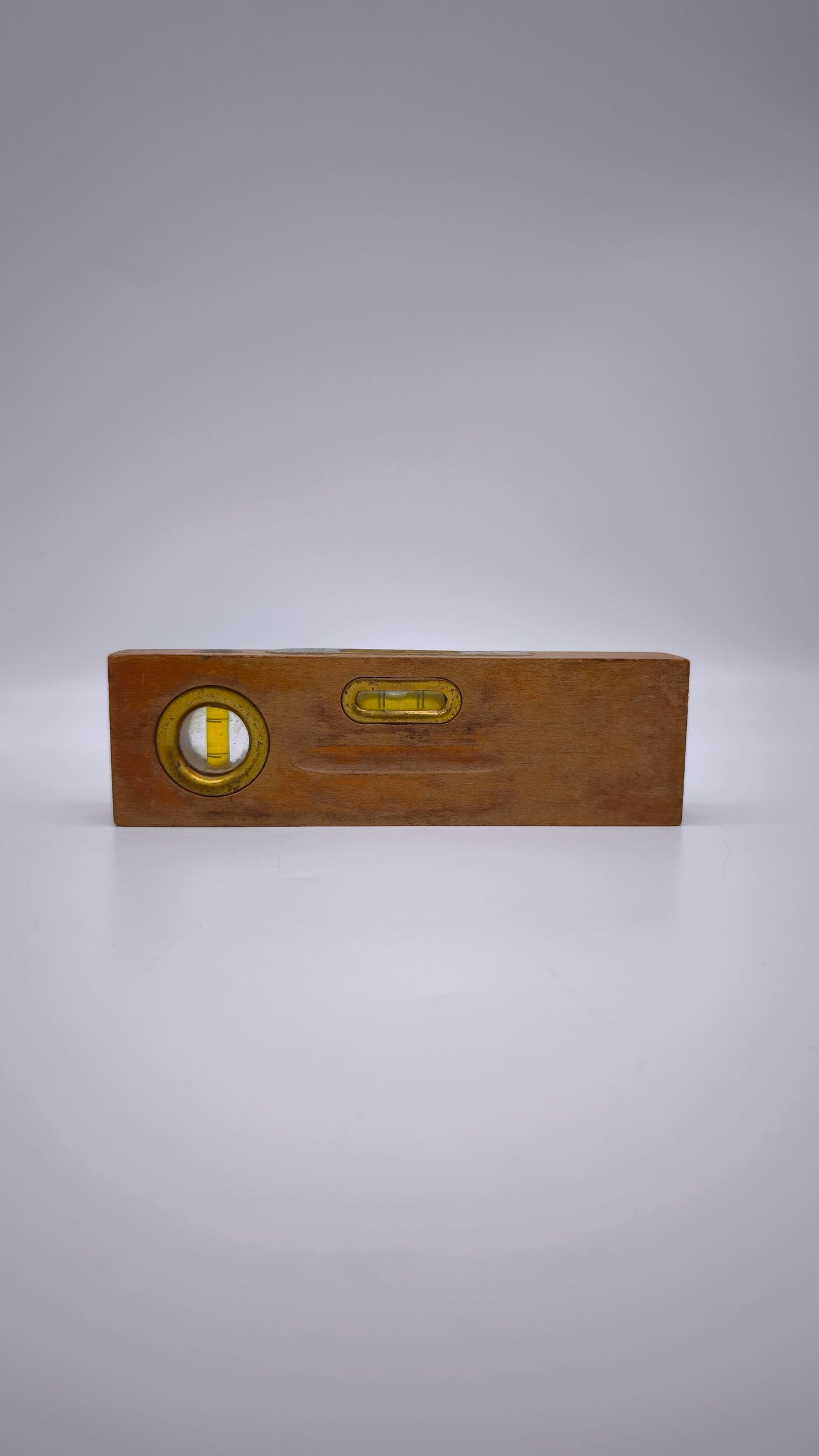 82203 Livella vintage in legno