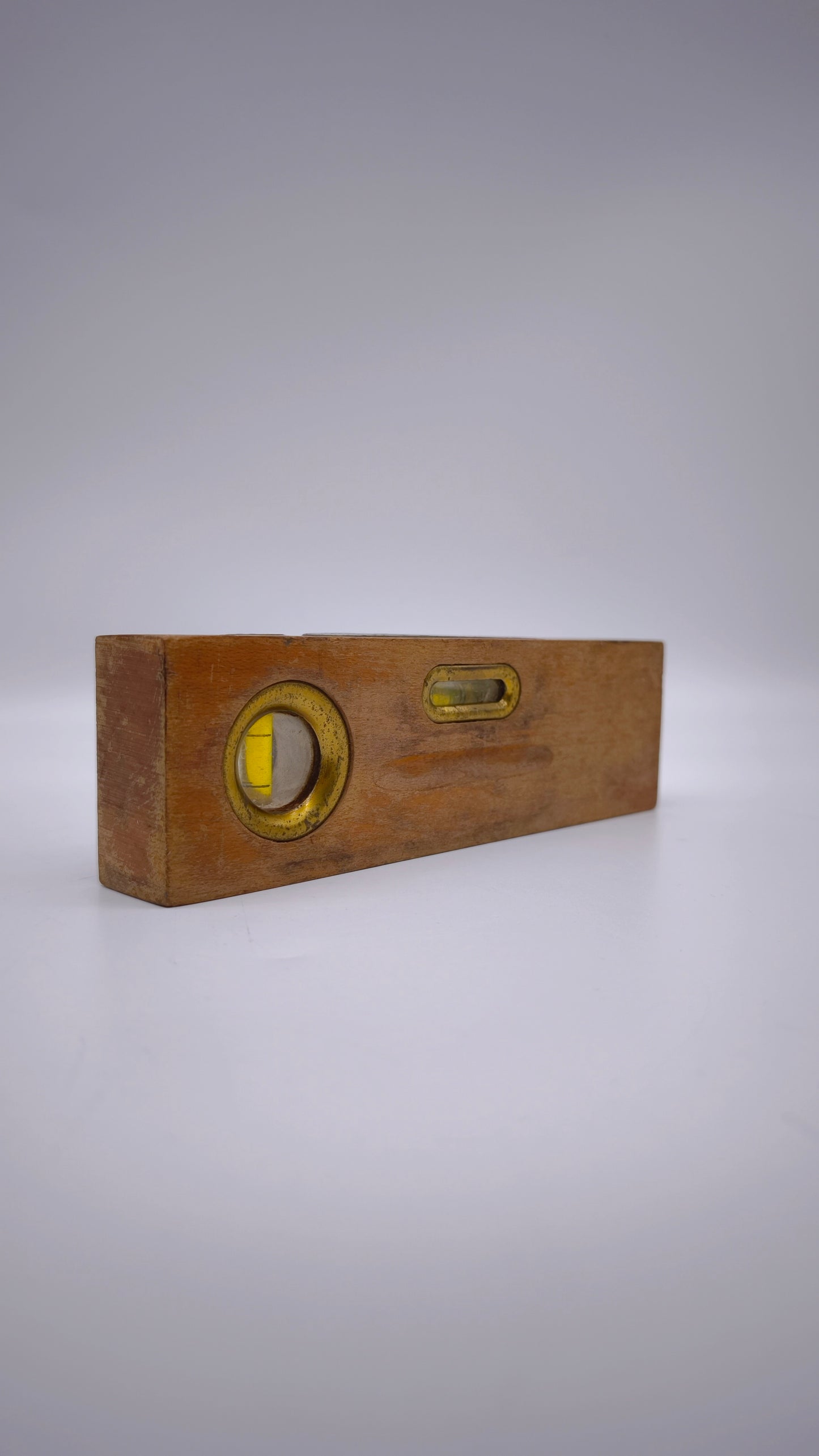 82203 Livella vintage in legno