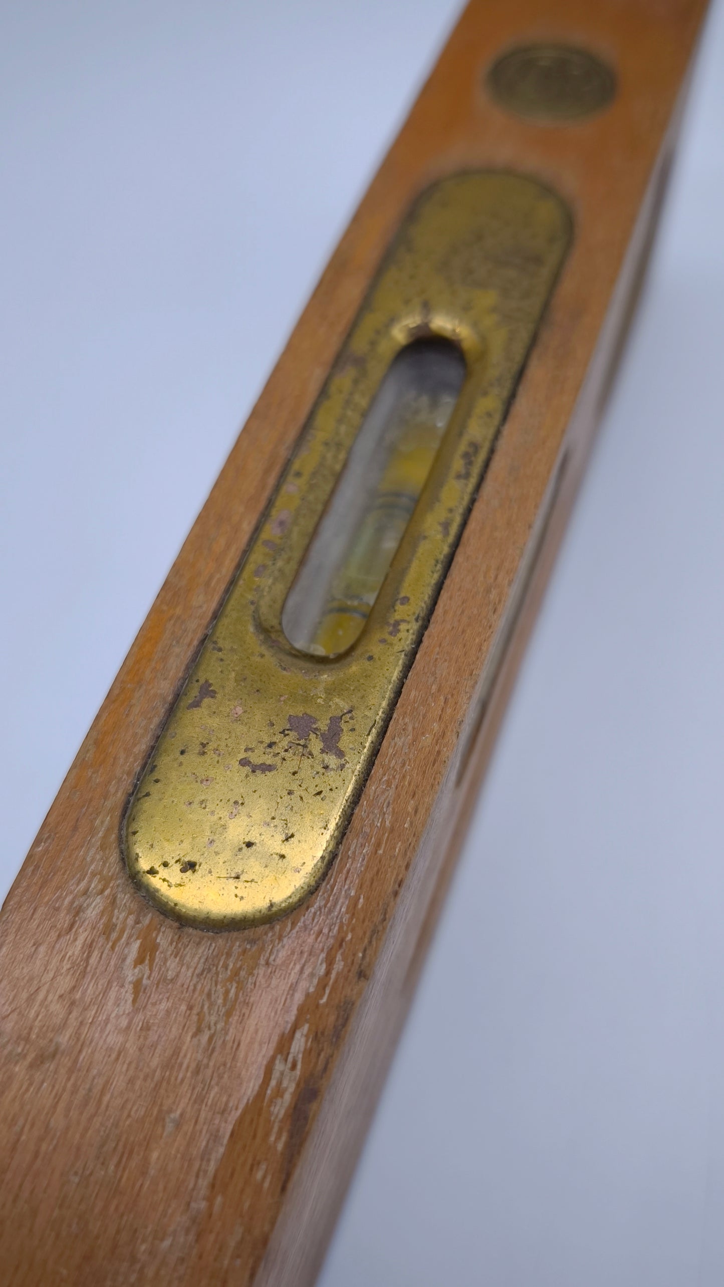 82203 Livella vintage in legno