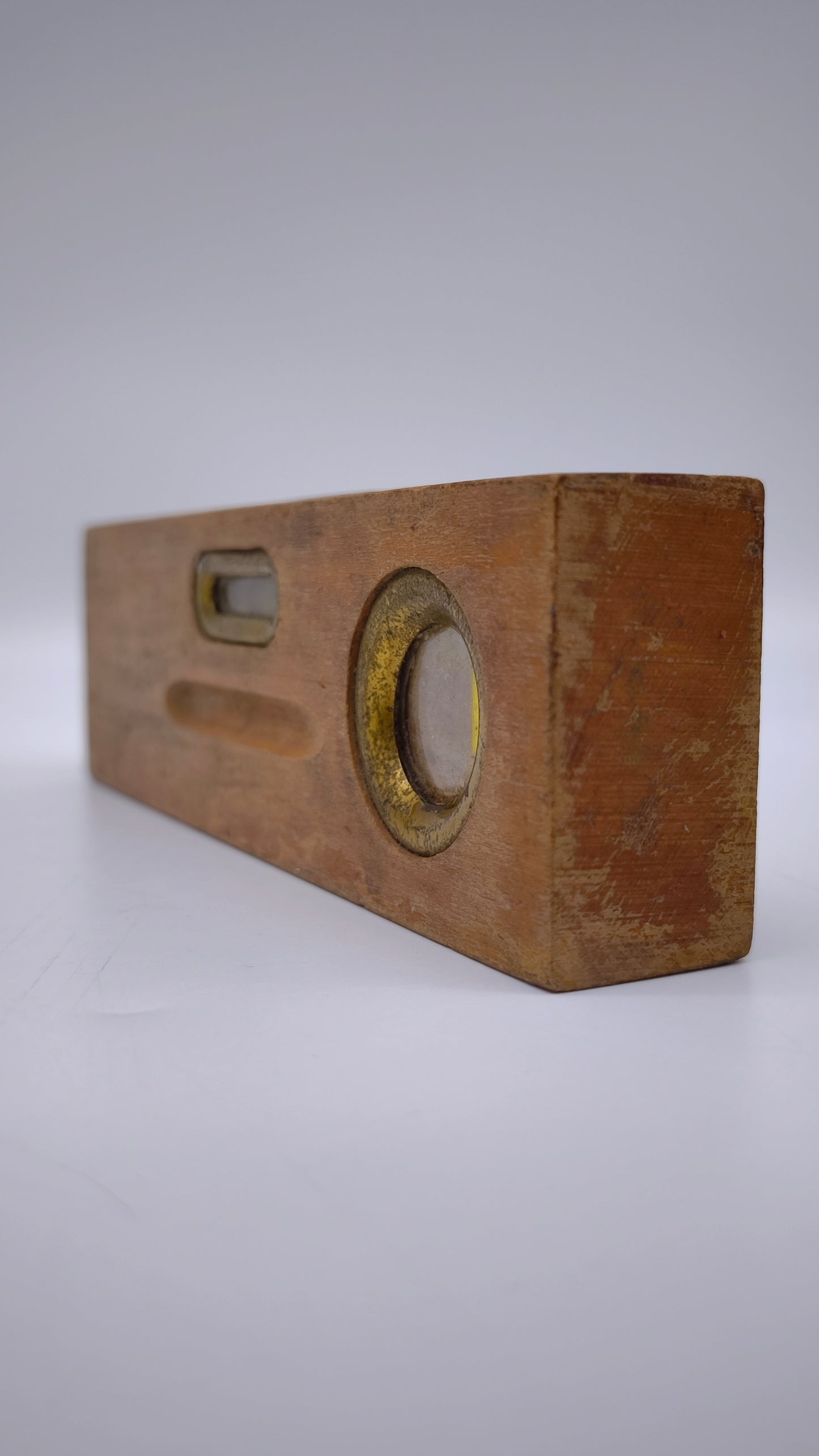 82203 Livella vintage in legno