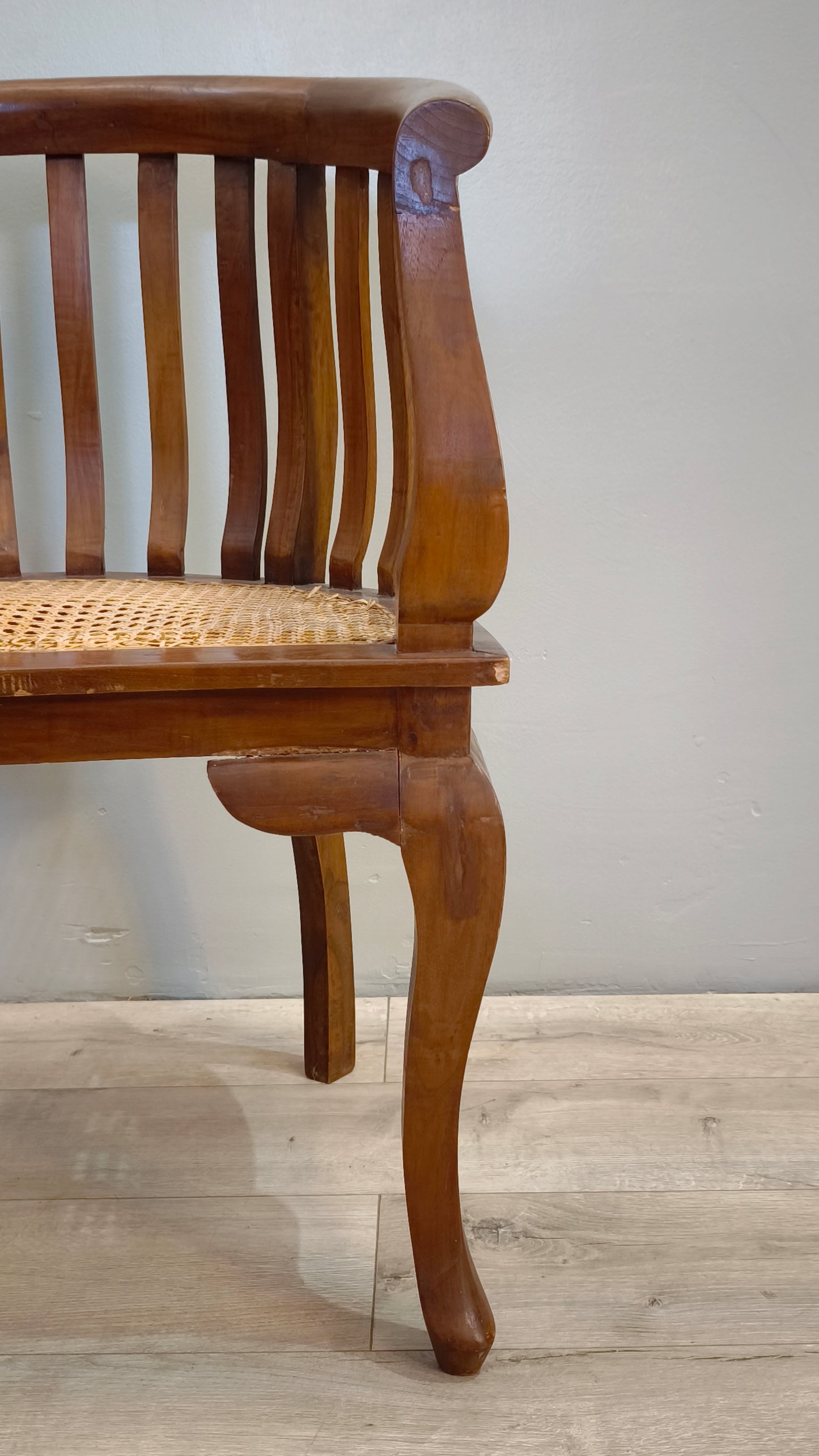 82215 Poltroncina round in teak